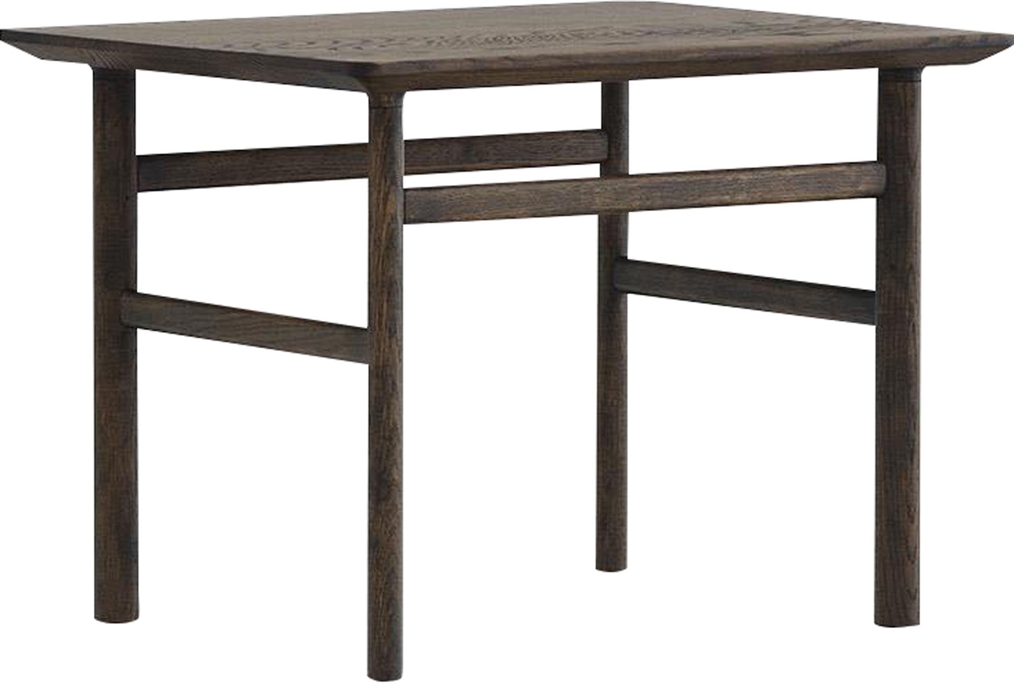 Der Grow Couchtisch von Normann Copenhagen besticht durch sein modernes Design aus schwarzer Eiche und bietet stilvolle Funktionalität für jedes Wohnzimmer.