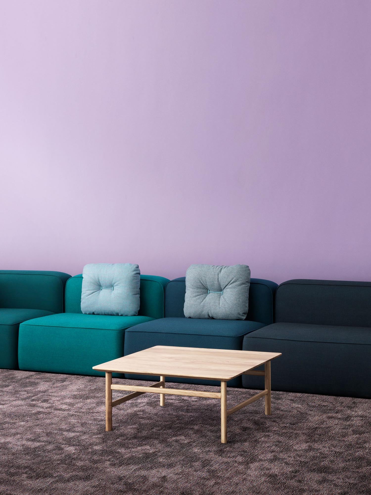 Eleganter Grow Couchtisch von Normann Copenhagen aus hochwertigem Holz.