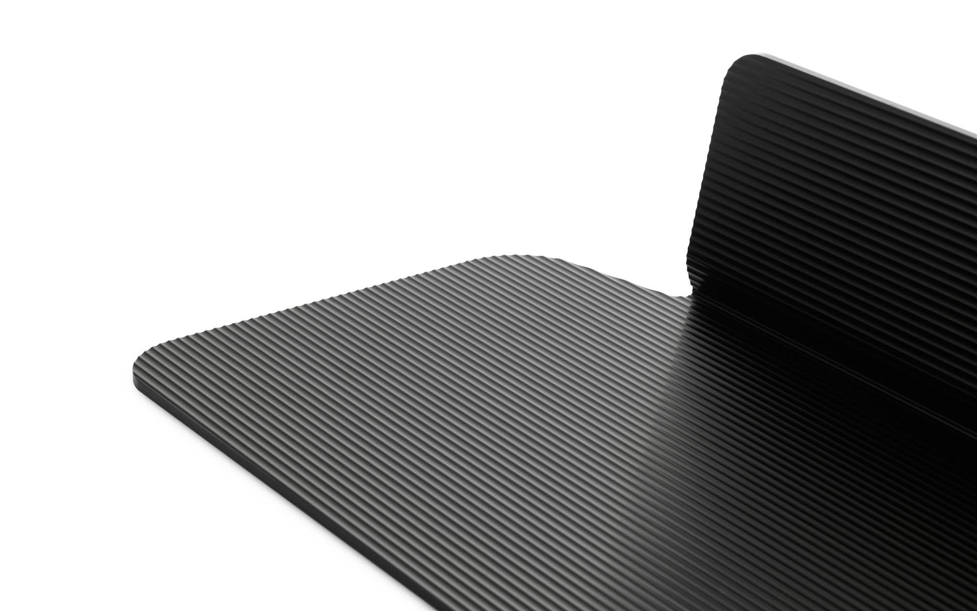 Entdecken Sie das Jet Regal 80 cm in Schwarz von Normann Copenhagen – ein stilvolles Wandregal mit einzigartigem, industriellem Flair und praktischer Funktionalität.