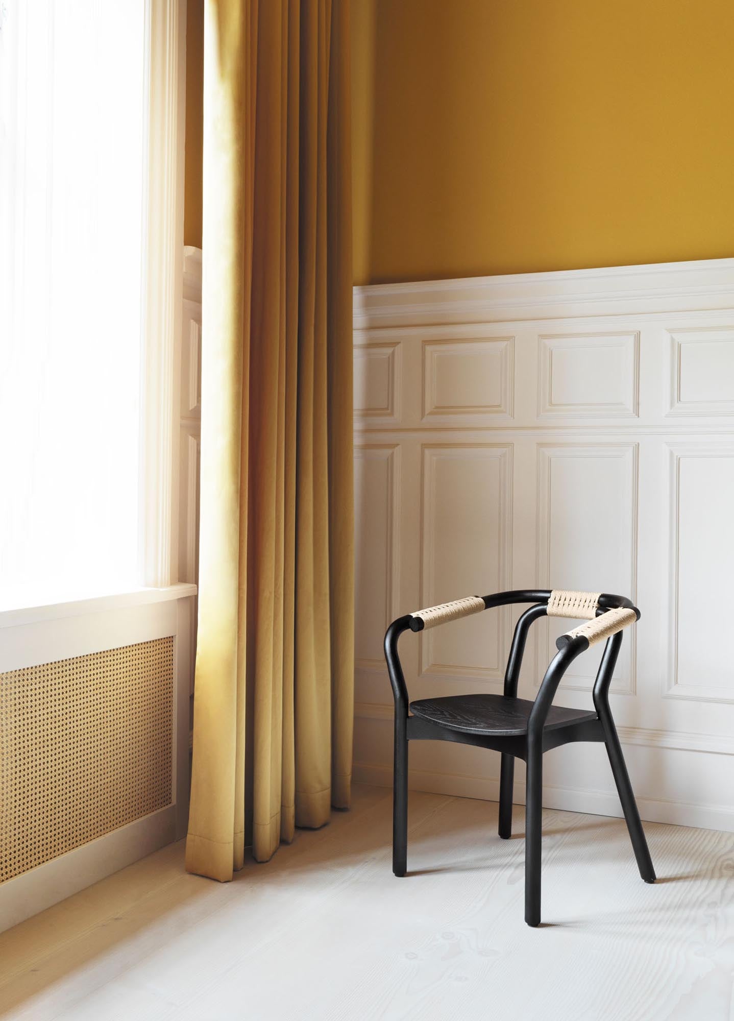 Entdecken Sie den Knot Stuhl von Normann Copenhagen: Elegante Linien, nachhaltige Materialien und optimaler Sitzkomfort für jeden Raum.