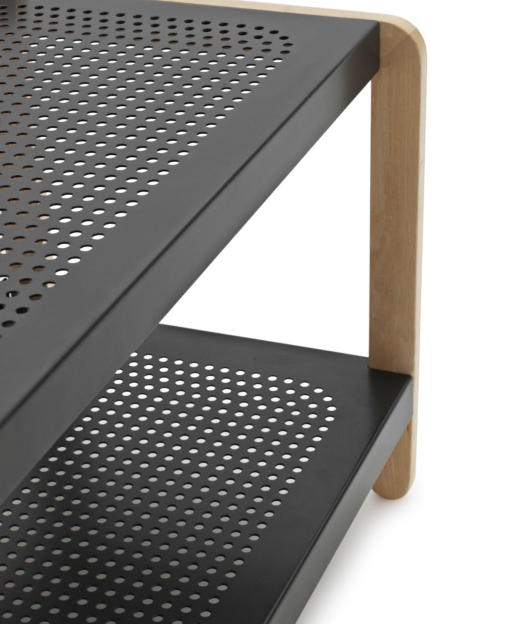 Entdecken Sie das Sko Schuhregal von Normann Copenhagen: Elegante Aufbewahrungslösung für Ihre Schuhe, die Ordnung und Stil vereint.