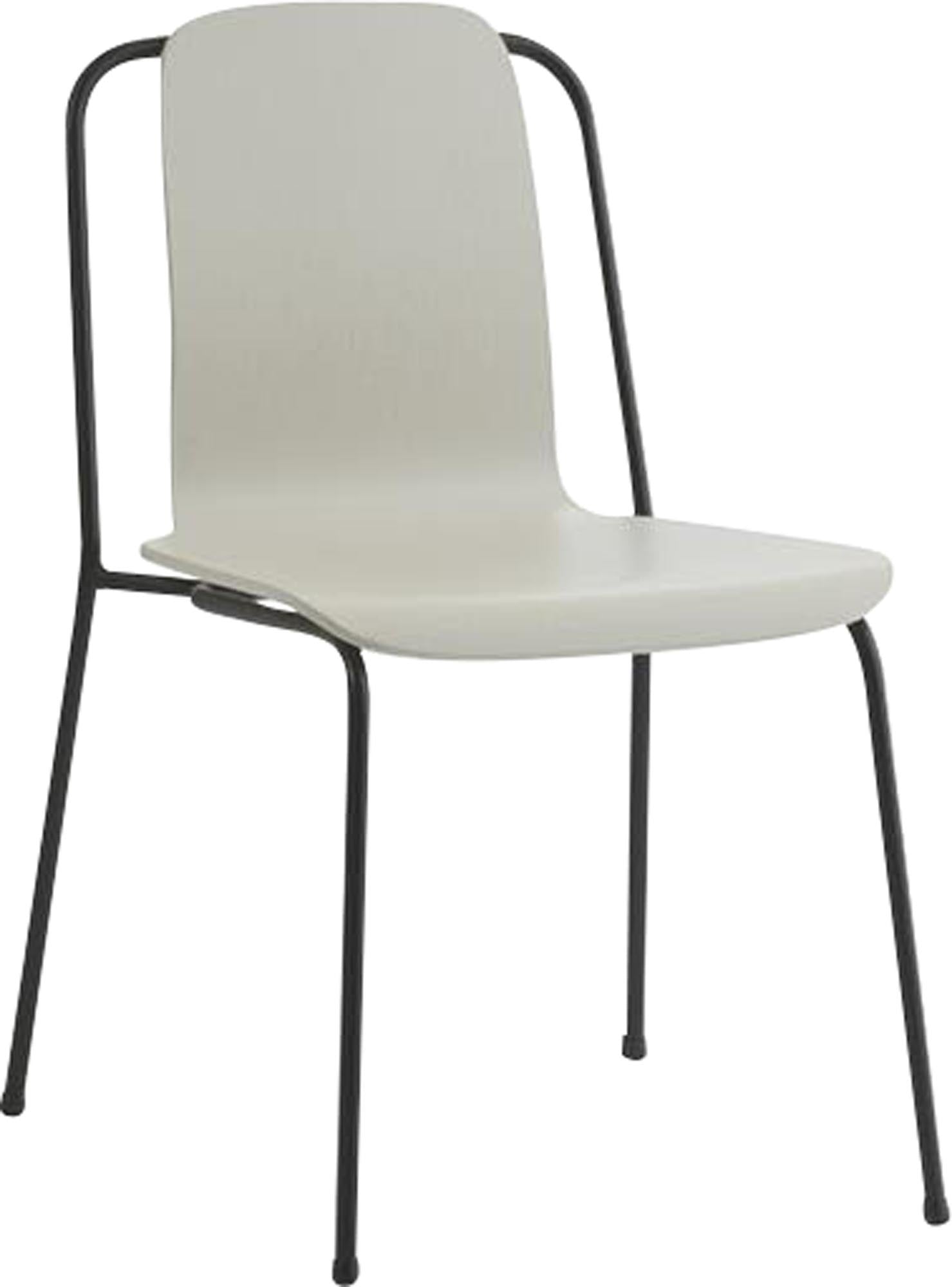 Eleganter Studio Stuhl von Normann Copenhagen mit schwarzem Stahlrahmen und geformter Eichenfurnierschale – ideal für stilvolle Räume.