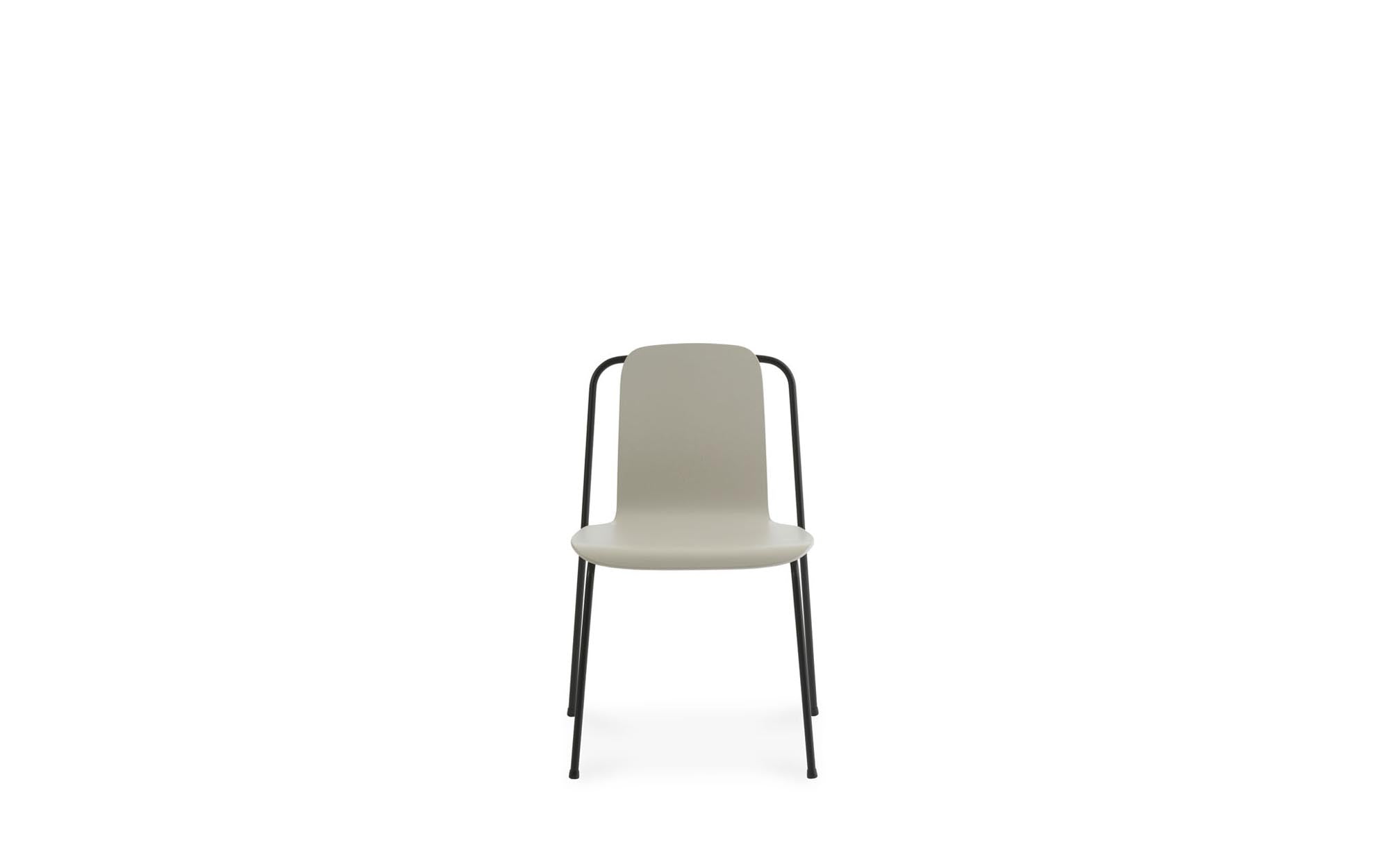 Komfortabler Studio Stuhl von Normann Copenhagen für zeitlose Eleganz.