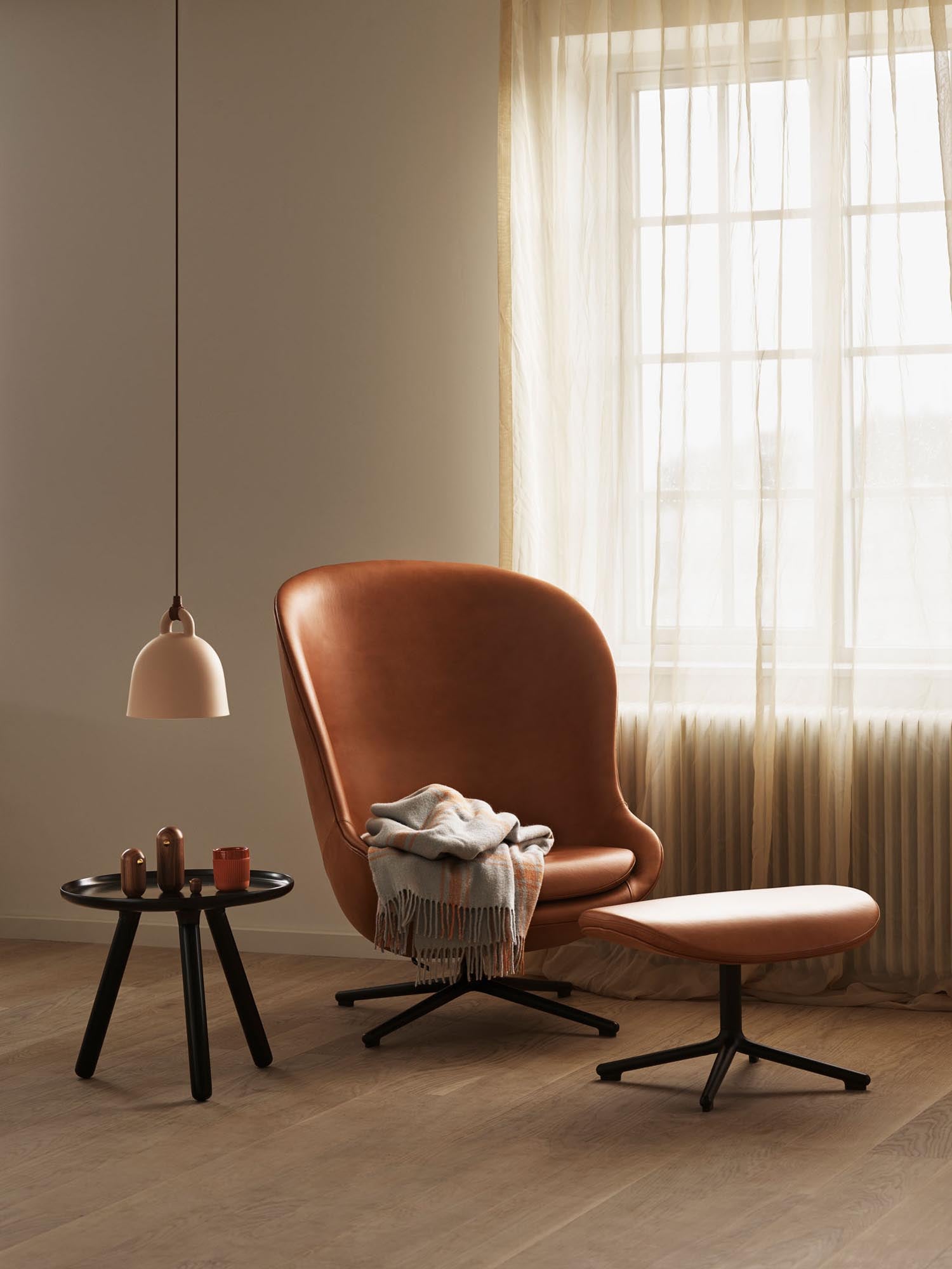 Kleiner Tablo Tisch in Weiß: Elegantes, minimalistisches Möbelstück von Normann Copenhagen für jeden Raum. Pflegeleicht und schnell aufgebaut.