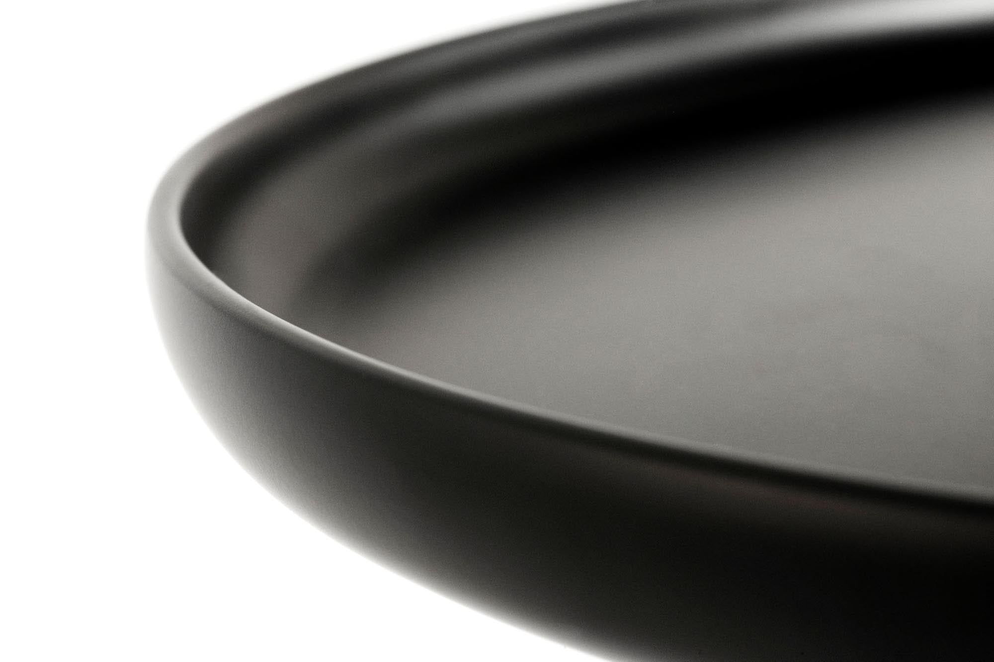 Entdecken Sie den Tablo Tisch groß in Weiß von Normann Copenhagen – minimalistisches Design, einfache Montage und vielseitige Einsatzmöglichkeiten.