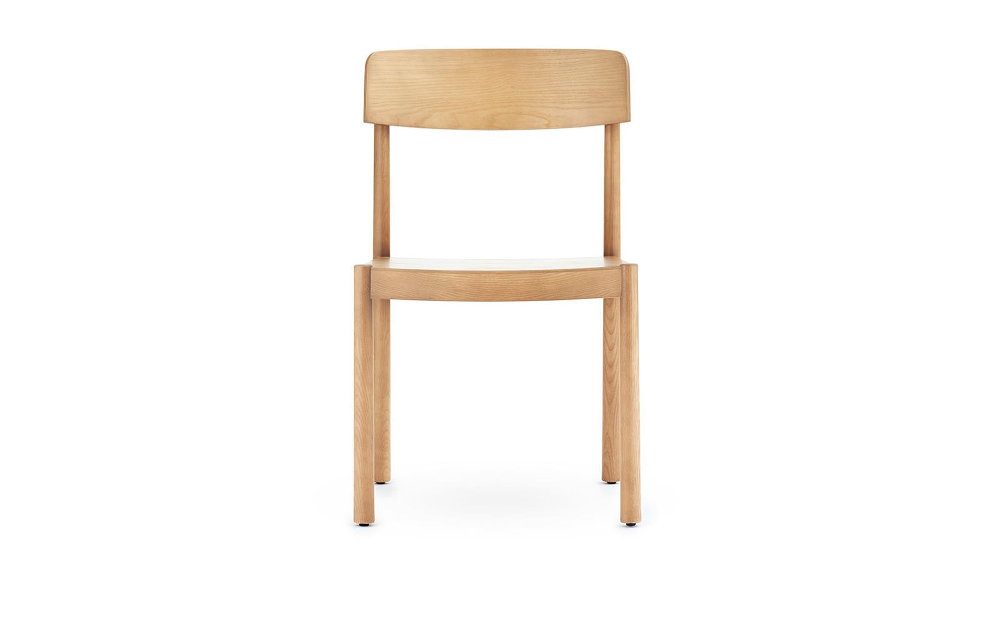 Der Timb Stuhl von Normann Copenhagen besticht durch sein elegantes Holzdesign und handwerkliche Exzellenz, ideal für jeden Raum.