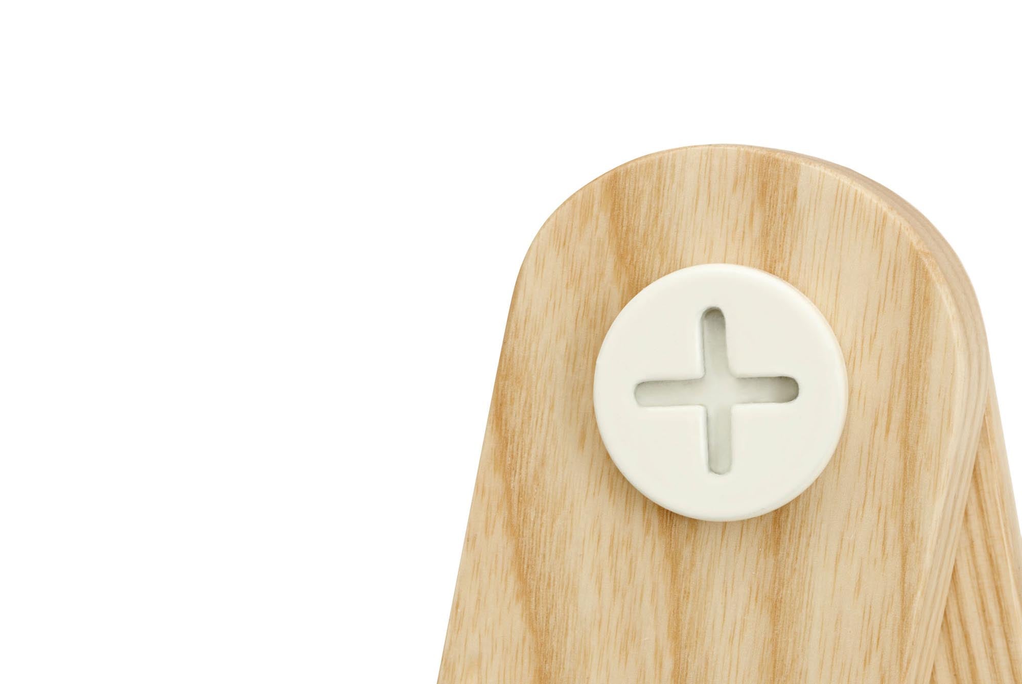 Der Toj Kleiderständer von Normann Copenhagen besticht durch sein schlichtes, industrielles Design. Ideal für Kleidung, Schuhe und Taschen.