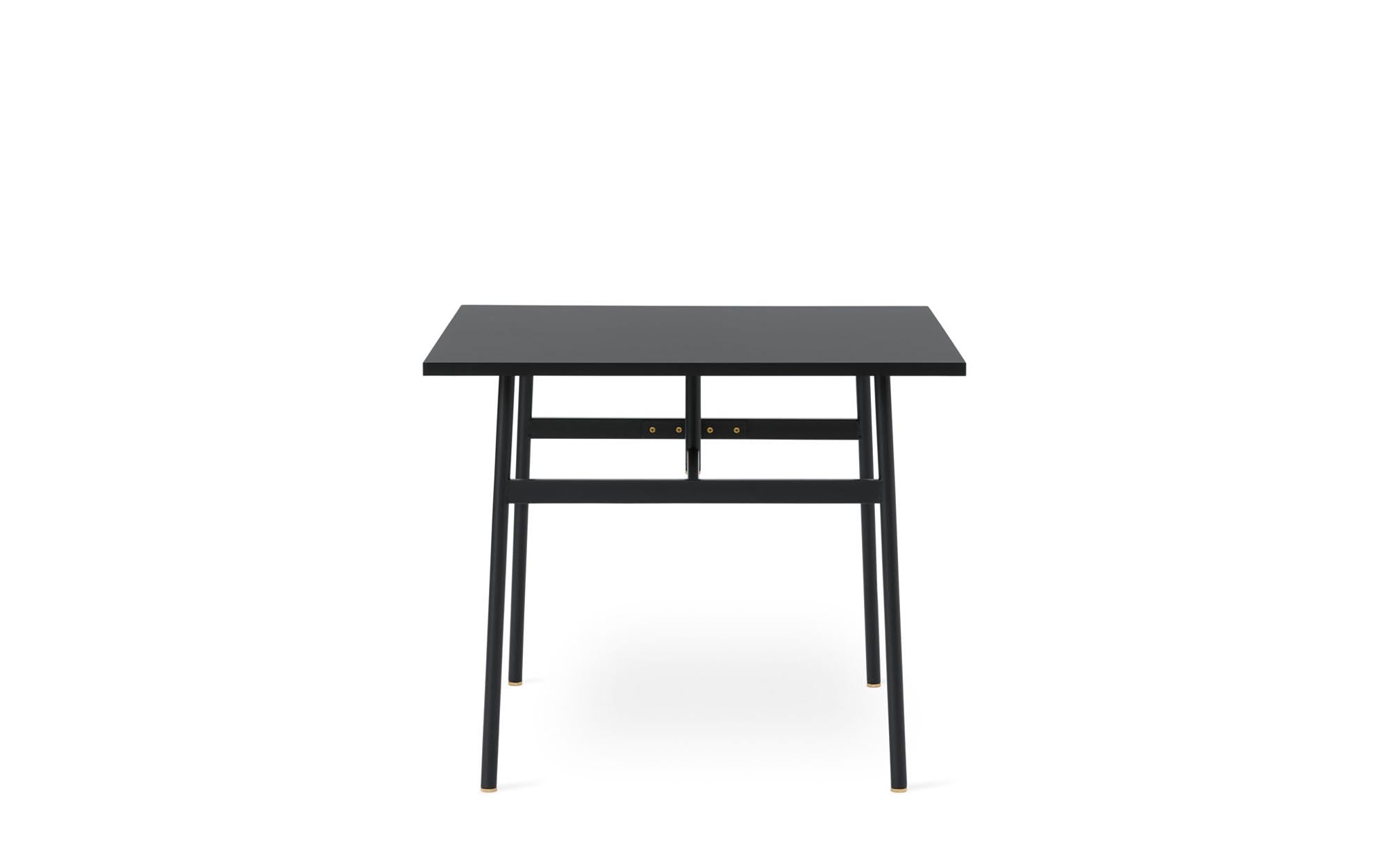 Entdecken Sie den Union Tisch von Normann Copenhagen: Elegantes Design in Schwarz, ideal für stilvolle Essbereiche und vielseitige Nutzung.