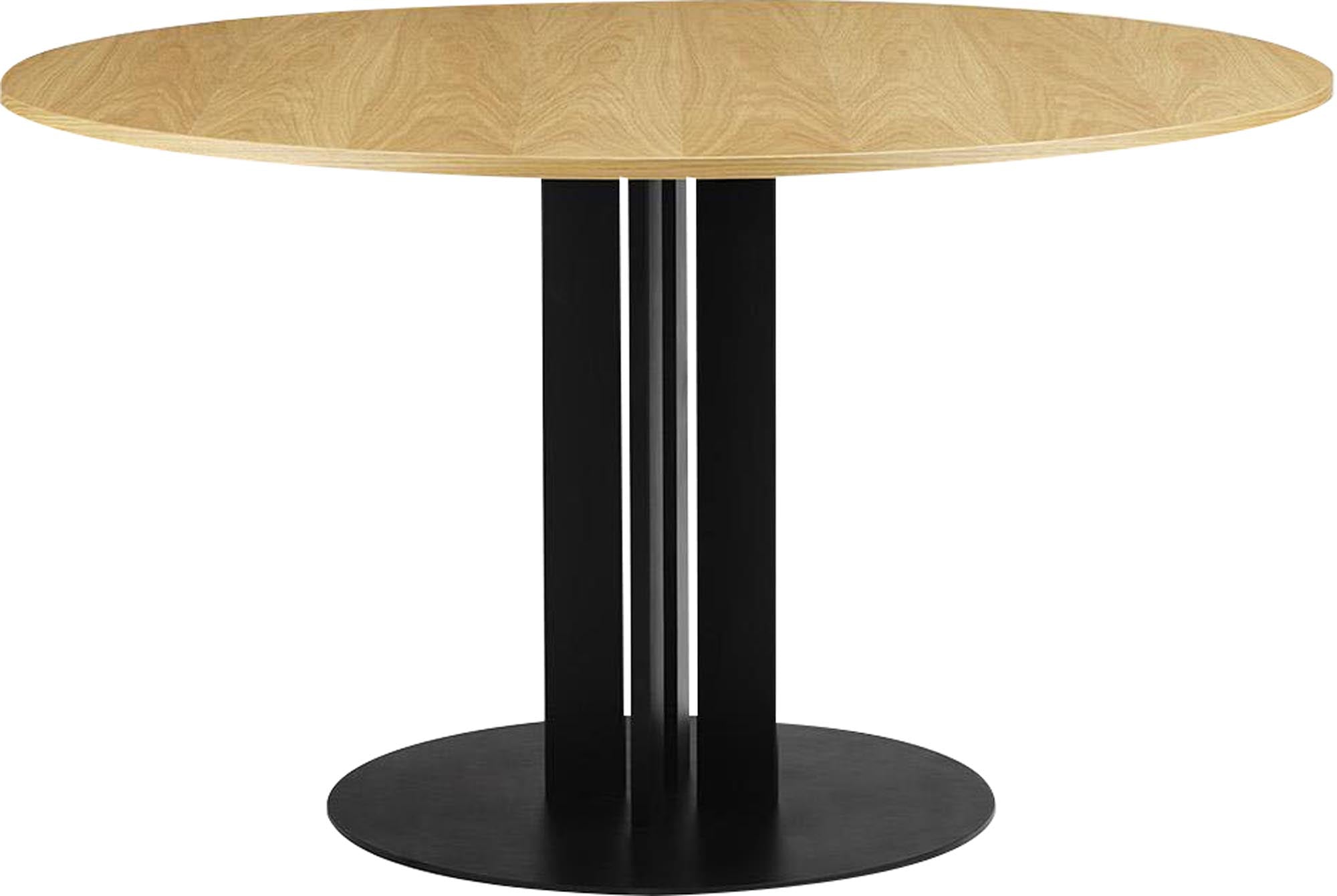 Der Scala Tisch Ø 130 cm von Normann Copenhagen vereint elegante Säulenarchitektur mit stabiler Stahlbasis und edler Tischplatte aus Eichenfurnier, Marmor oder Edelstahl. Perfekt für Haus, Restaurant oder Besprechungsraum.