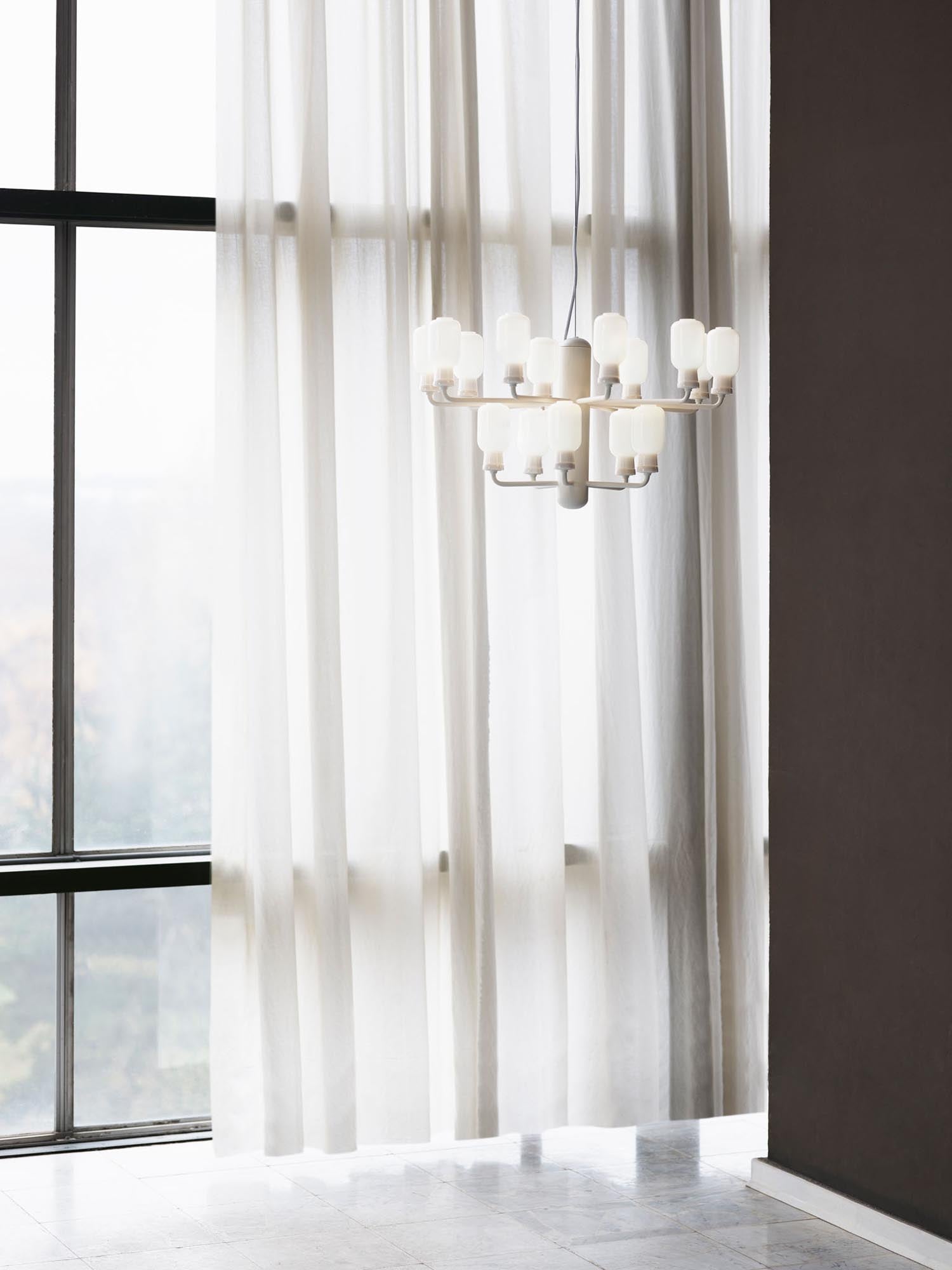 Eleganter Amp Kronleuchter klein EU von Normann Copenhagen.