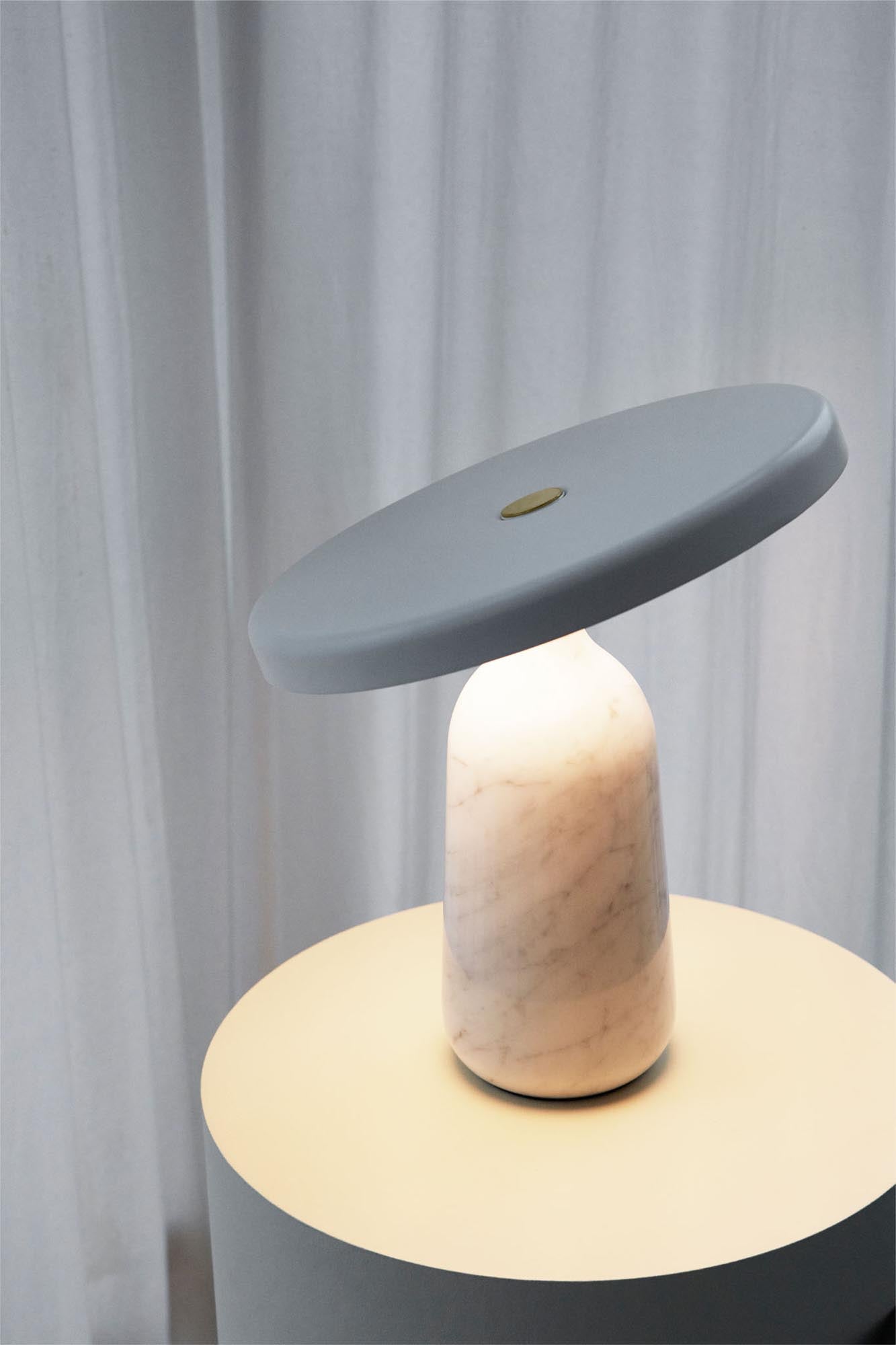 Eddy Tischlampe: Minimalistische Eleganz von Normann Copenhagen.