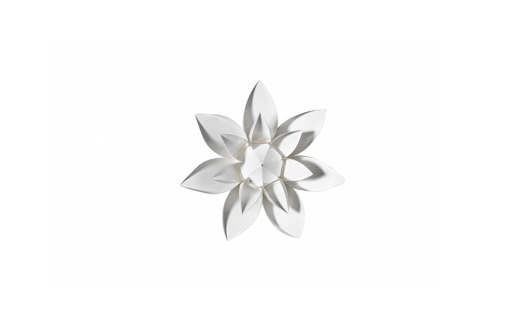 Elegante Norm 06 Lampe Klein von Normann Copenhagen für stilvolle Räume.