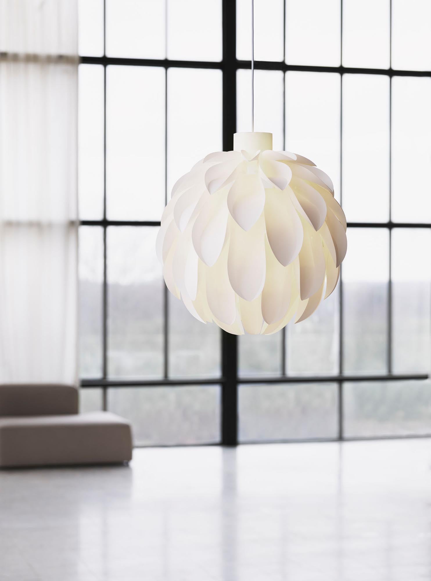 Stilvolle Norm 12 Lampe Gross: Zeitloses Design von Normann Copenhagen.