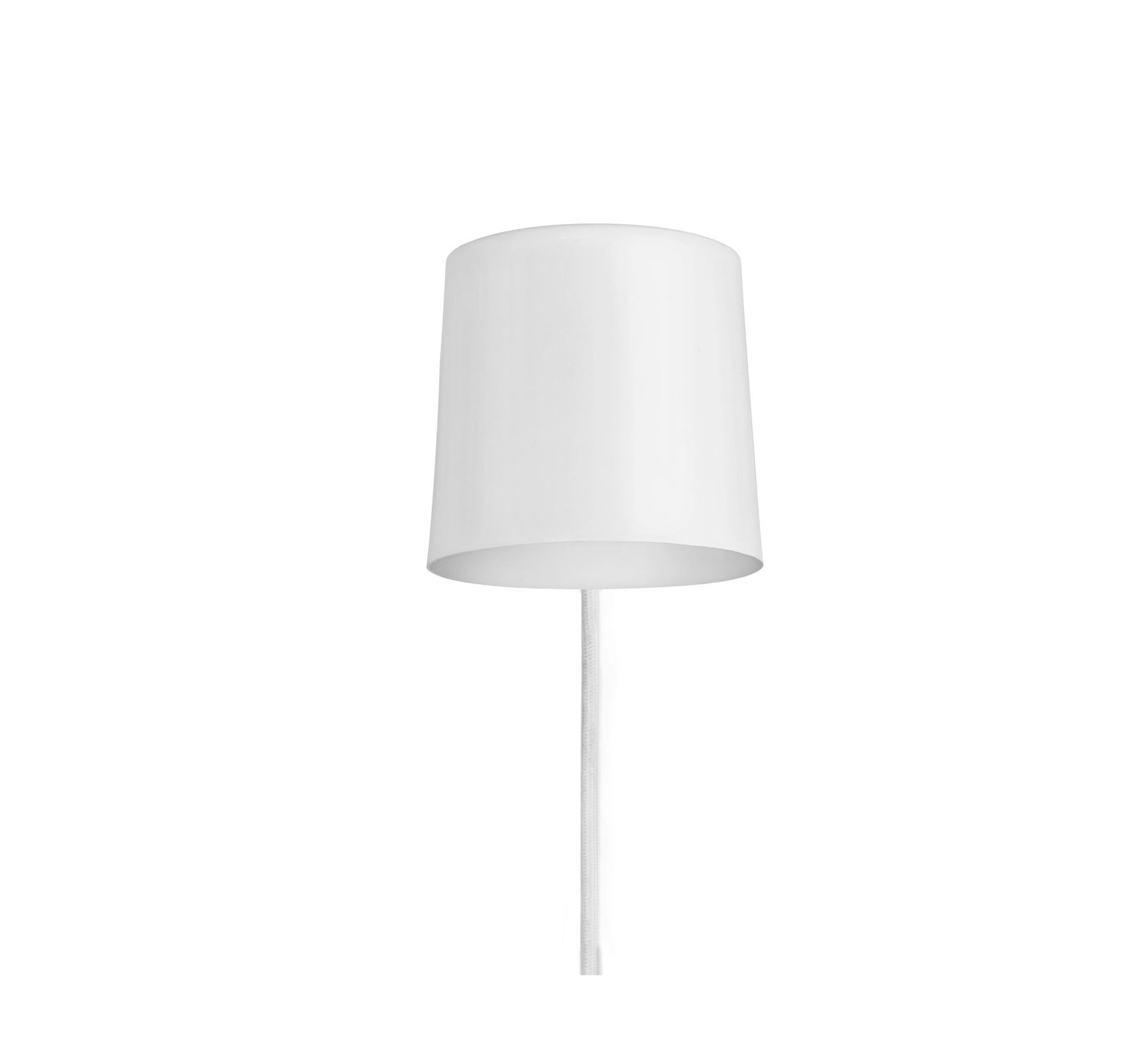Erleben Sie die Rise Wandleuchte EU Weiß von Normann Copenhagen – minimalistisches Design und anpassbare Beleuchtung für Ihr Zuhause.