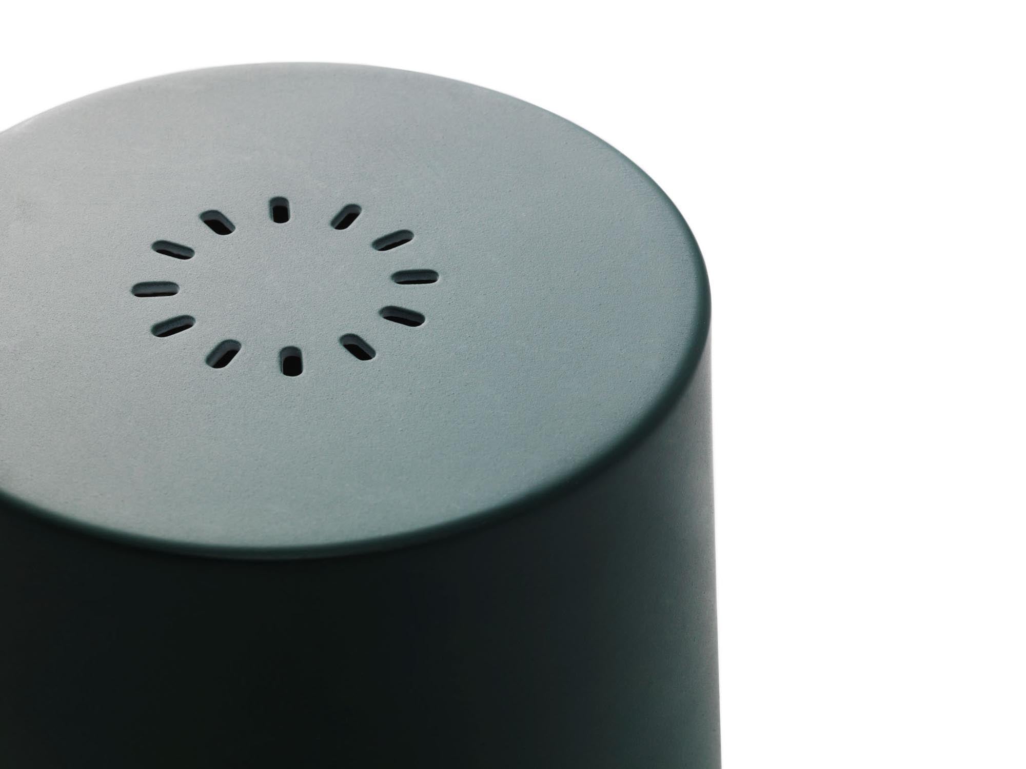 Die Rise Wandleuchte EU Schwarz von Normann Copenhagen bietet elegantes, minimalistisches Design und vielseitige Beleuchtungslösungen für jedes Zuhause.