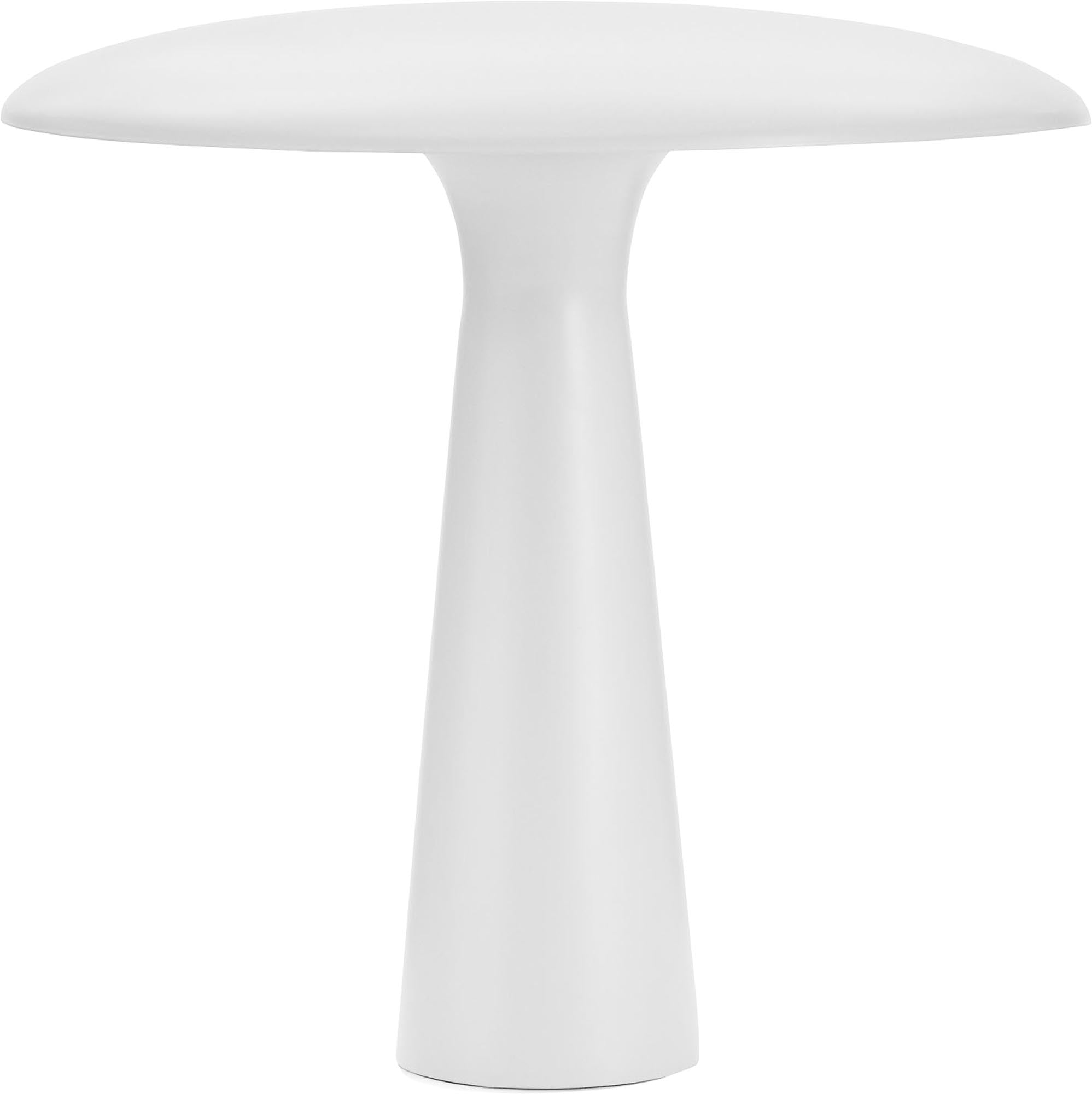 Entdecken Sie die elegante Shelter Tischlampe von Normann Copenhagen – ein modernes Lichtdesign, das jedem Raum eine besondere Atmosphäre verleiht.