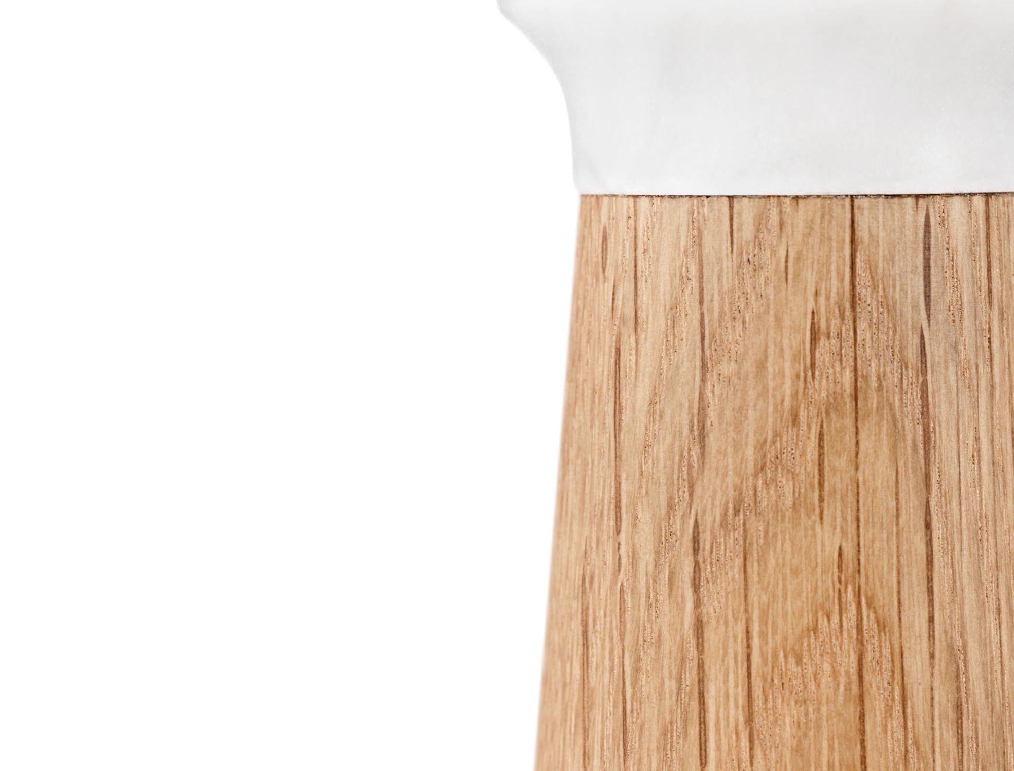 Luxuriöse Salzmühle aus Eiche und Marmor von Normann Copenhagen.