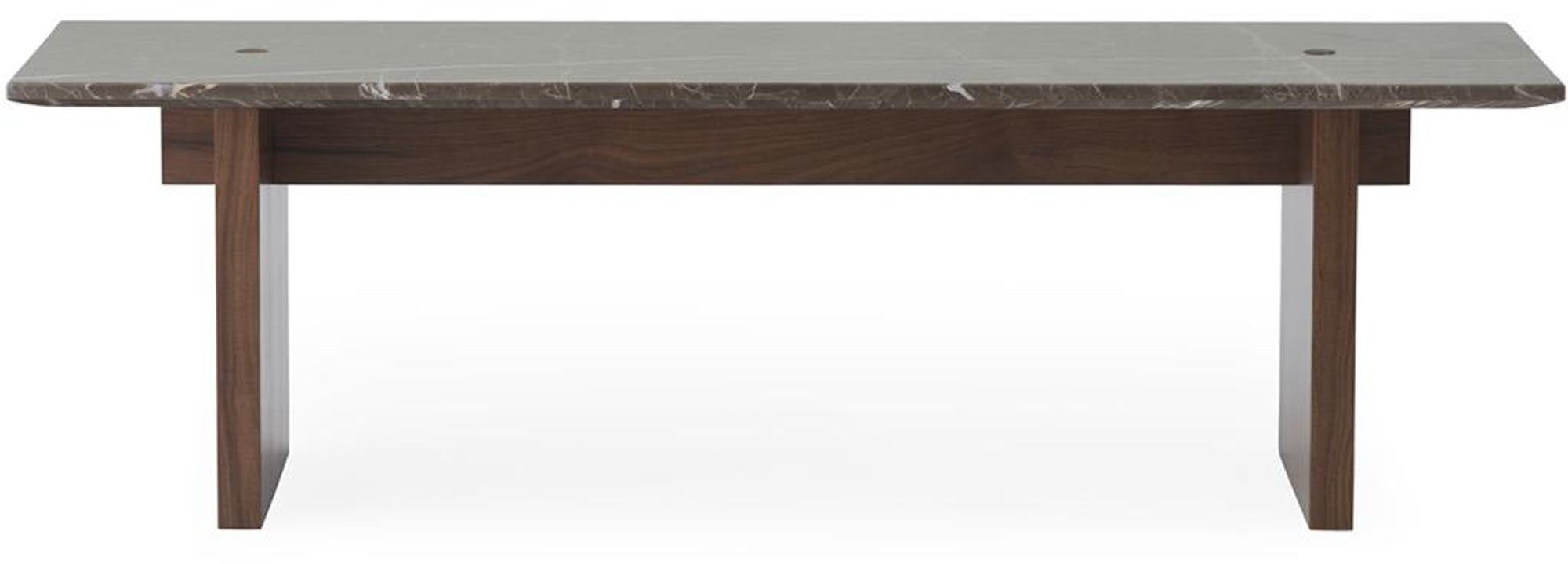 Stilvoller Solid Tisch von Normann Copenhagen aus edlem Eichenholz.