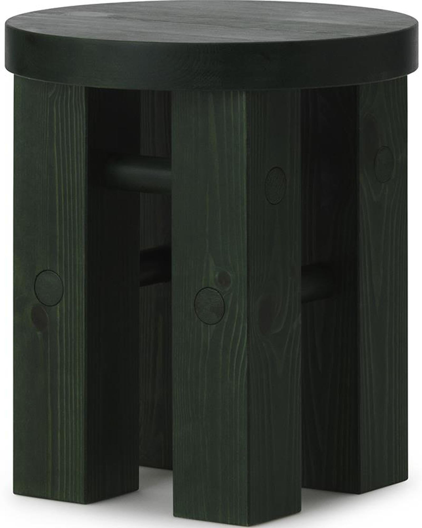 Entdecken Sie den Fyr Hocker von Normann Copenhagen: Stilvolles Kiefernholz, funktional und umweltfreundlich – perfekt für moderne Wohnräume!