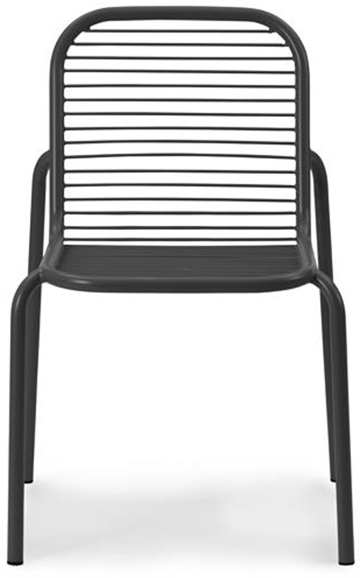 Erleben Sie den Vig Stuhl von Normann Copenhagen – ein elegantes Möbelstück, das Komfort und Stil für jeden Raum vereint. Ideal für drinnen und draußen.