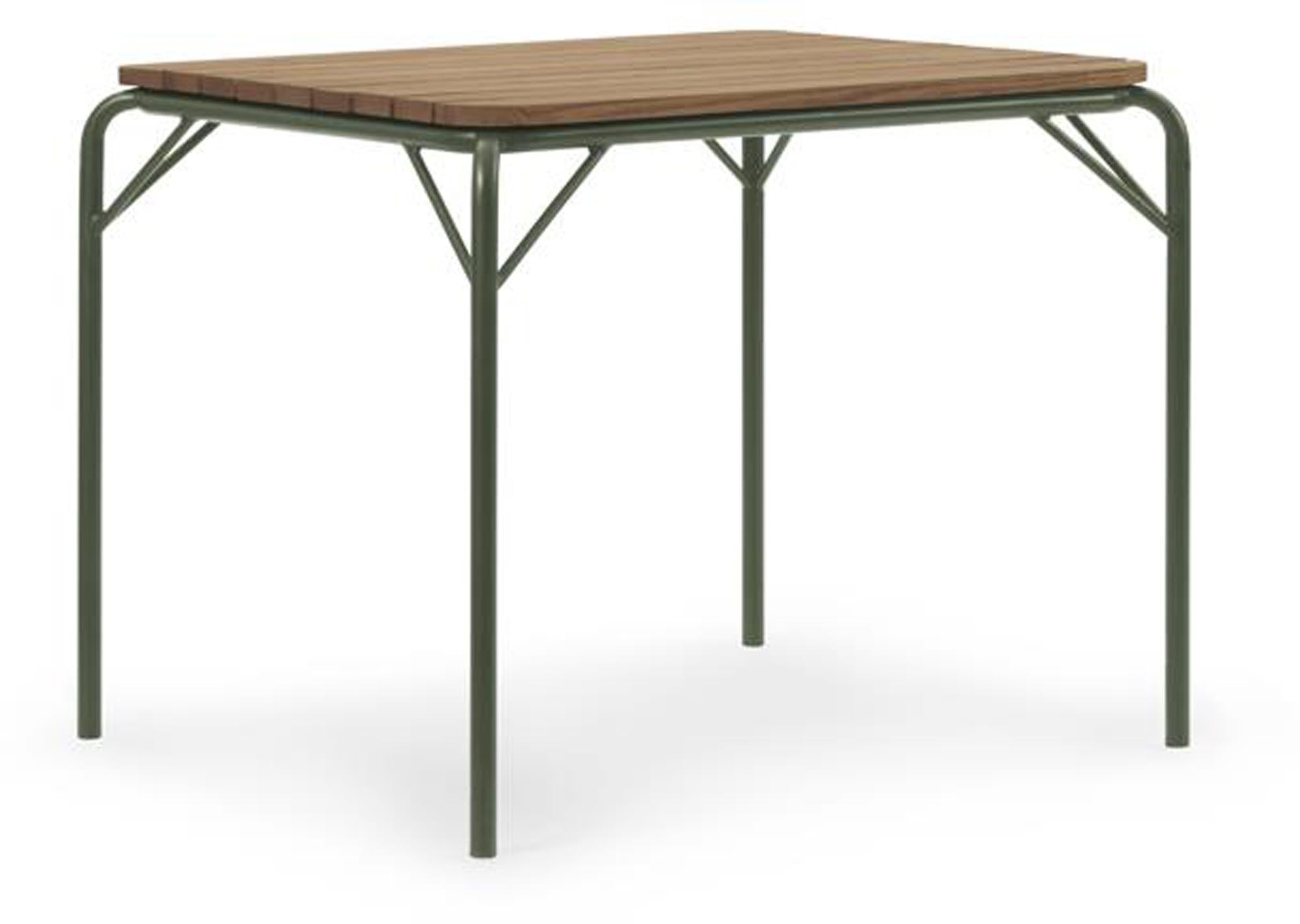 Vig Robinia Tisch: Zeitloses Design für moderne Outdoor-Oasen.