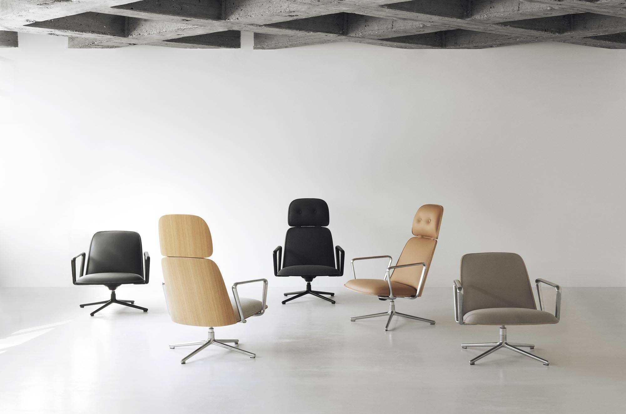 Eleganter Pad Drehsessel in schwarzer Eiche von Normann Copenhagen.