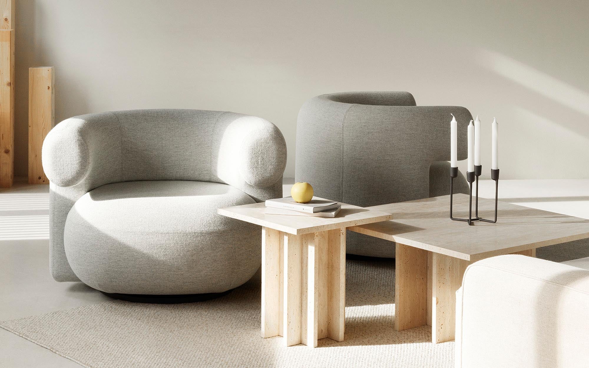 Entdecken Sie den Burra Lounge-Sessel von Normann Copenhagen: Ein stilvolles Möbelstück, das Komfort und skulpturale Eleganz vereint.