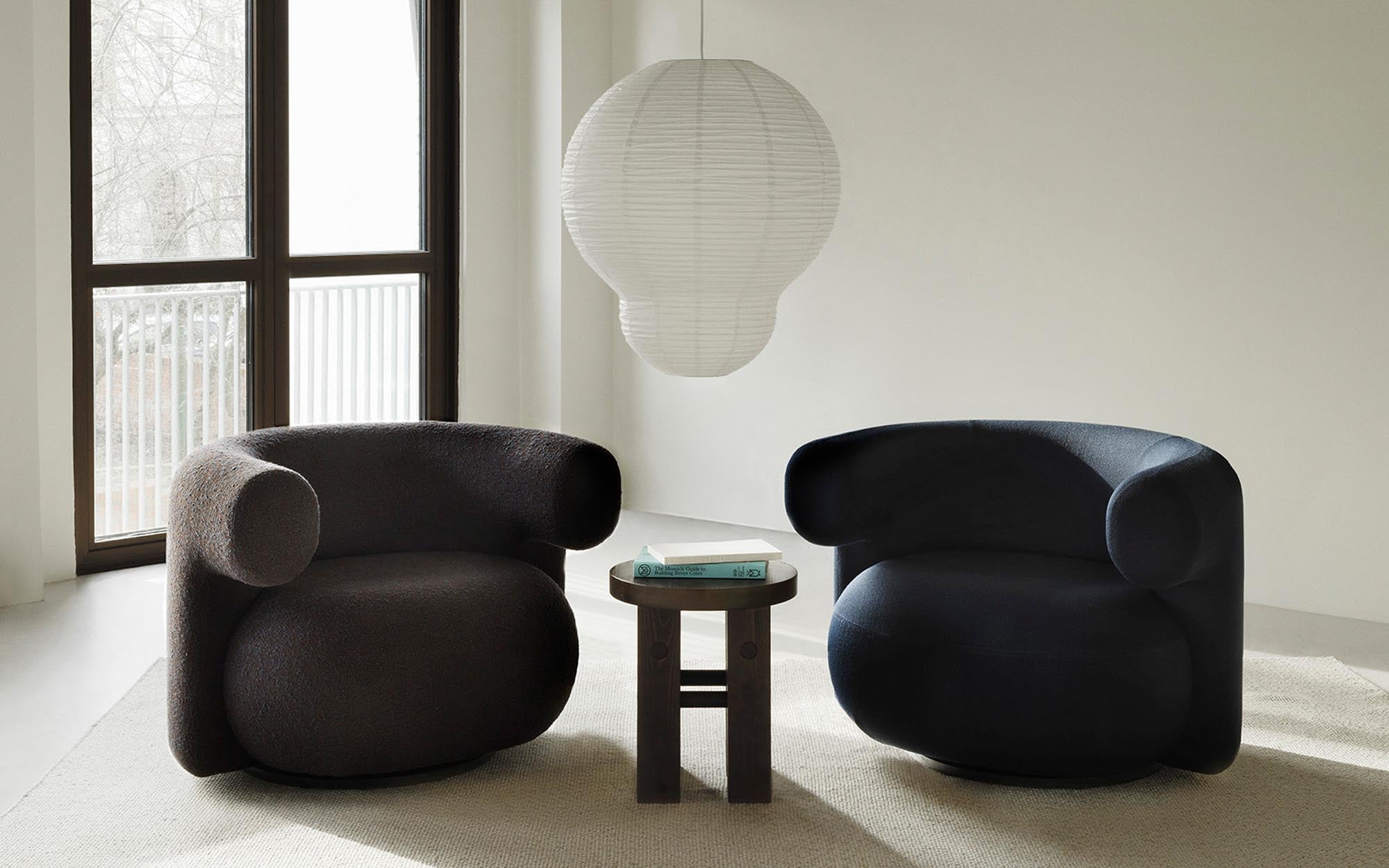 Entdecken Sie den Burra Sessel von Normann Copenhagen – eine harmonische Verbindung aus skandinavischem Design und zeitgemäßem Sitzkomfort.