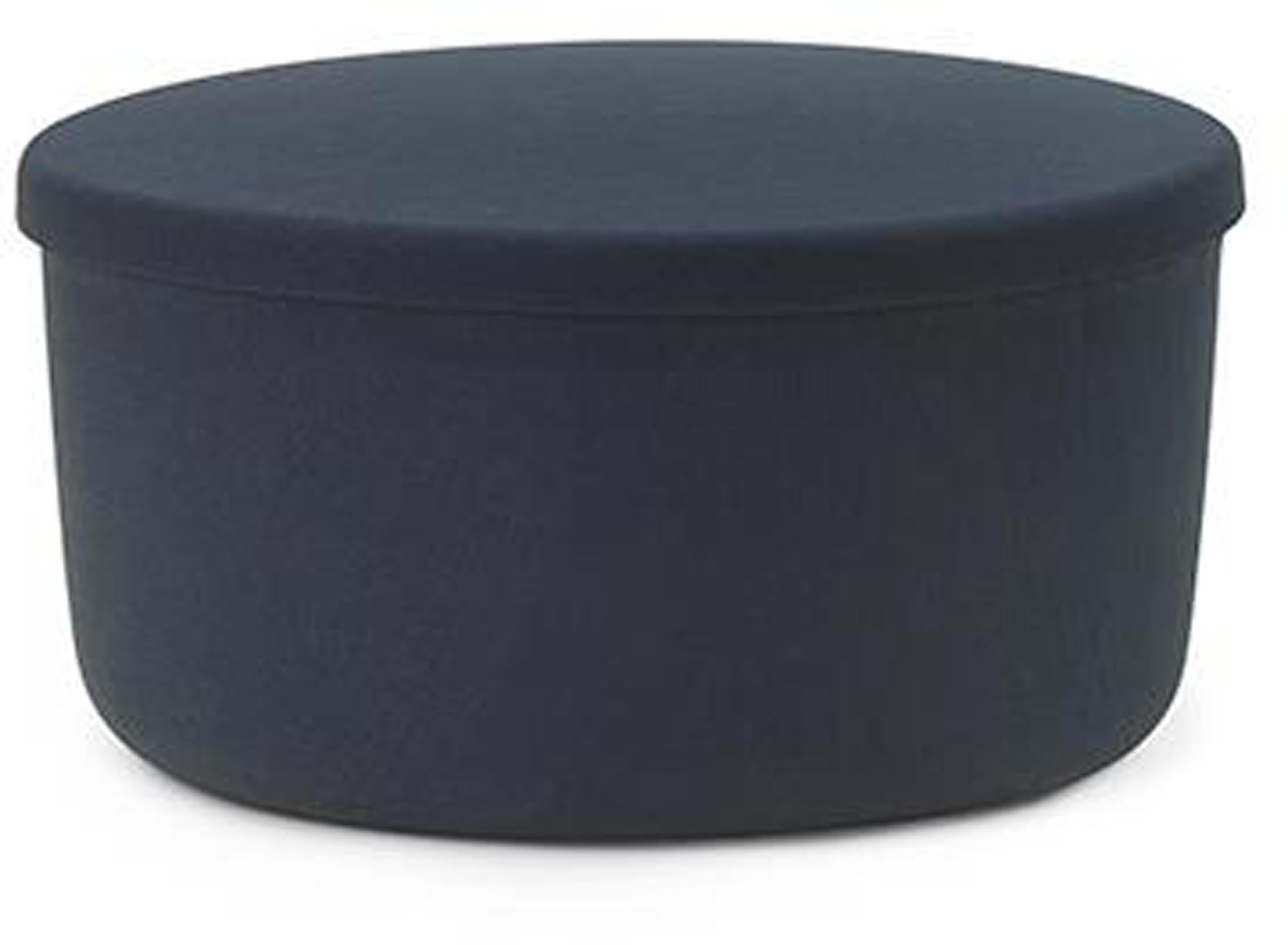Eleganter Pouf mit verstecktem Stauraum, ideal für modernes Wohnen.