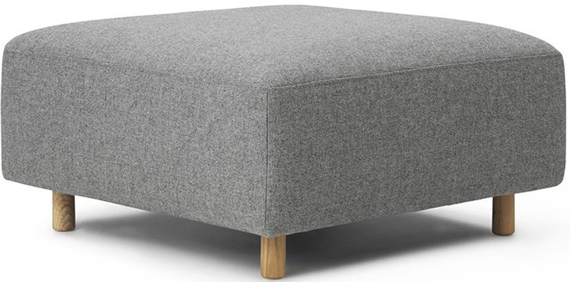 Entdecken Sie das Redo Modular Sofa 700 Pouf von Normann Copenhagen: Flexibles Design, hochwertige Materialien und stilvolle Eiche für Ihr Zuhause.