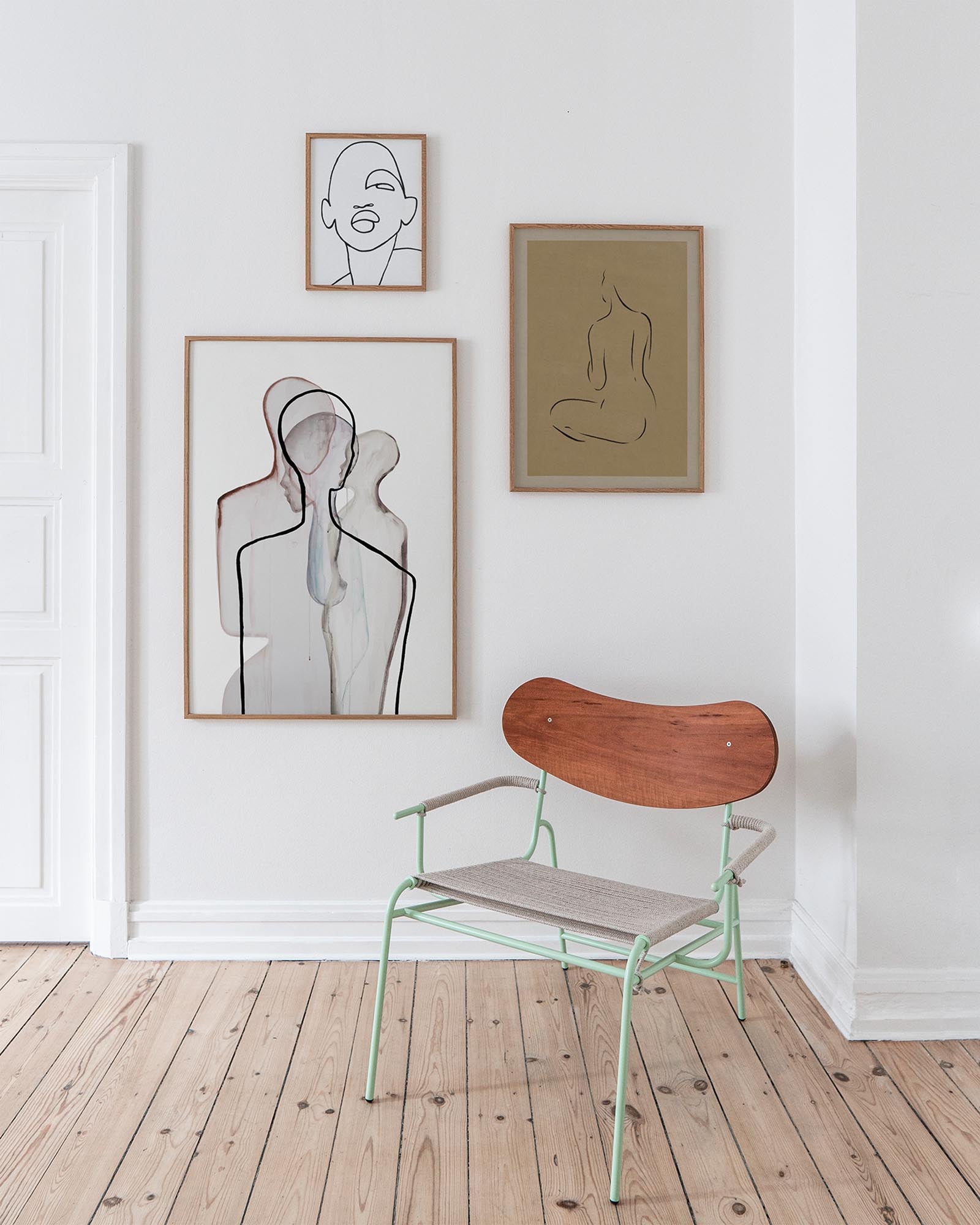 Entdecken Sie den "Mother" Kunstdruck von Paper Collective – ein stilvolles Kunstwerk, das die Liebe und Komplexität der Mutterschaft feiert.