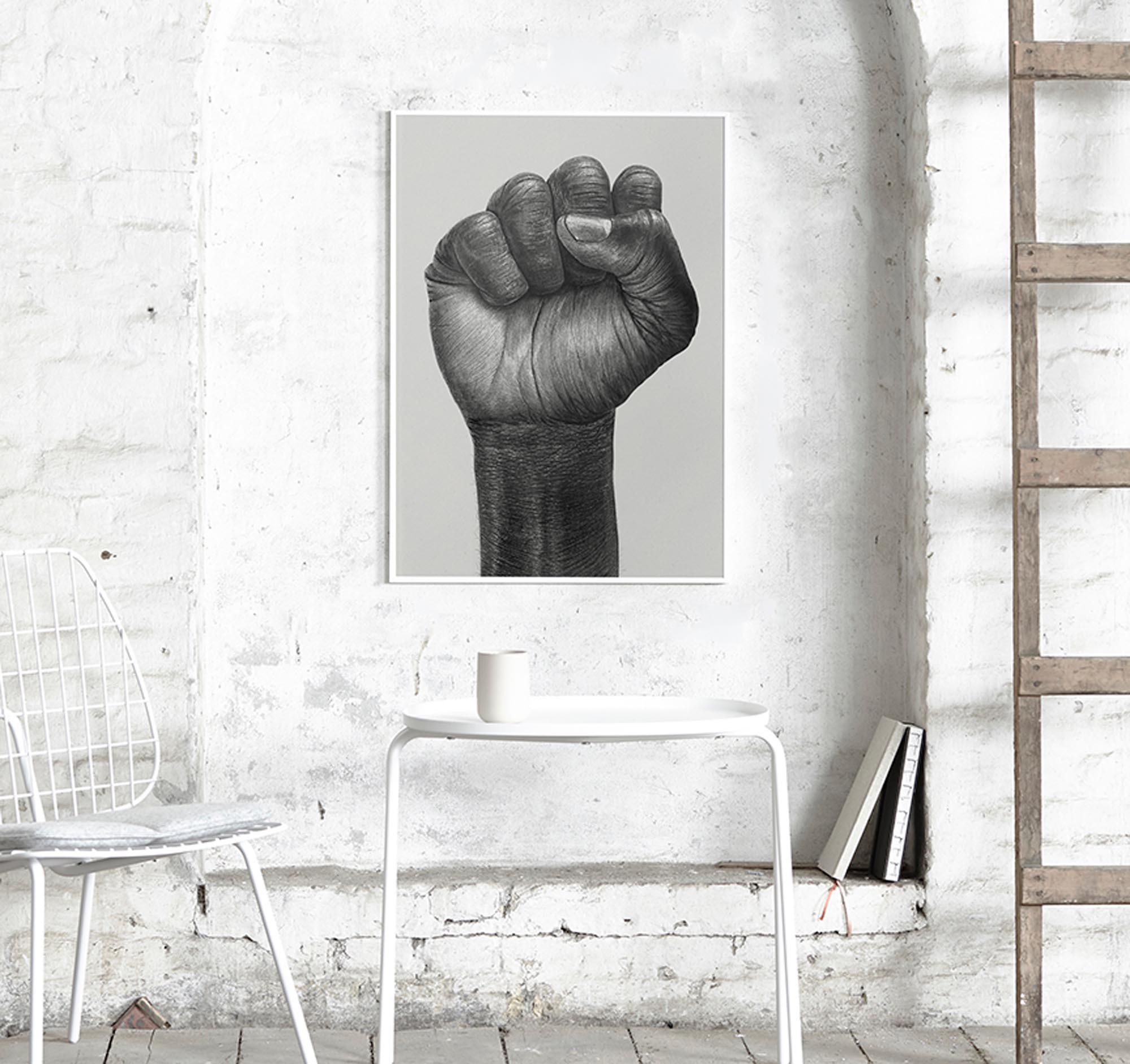 Starker Ausdruck: Der Raised Fist Kunstdruck von Paper Collective symbolisiert Widerstand und Solidarität in jedem Raum.