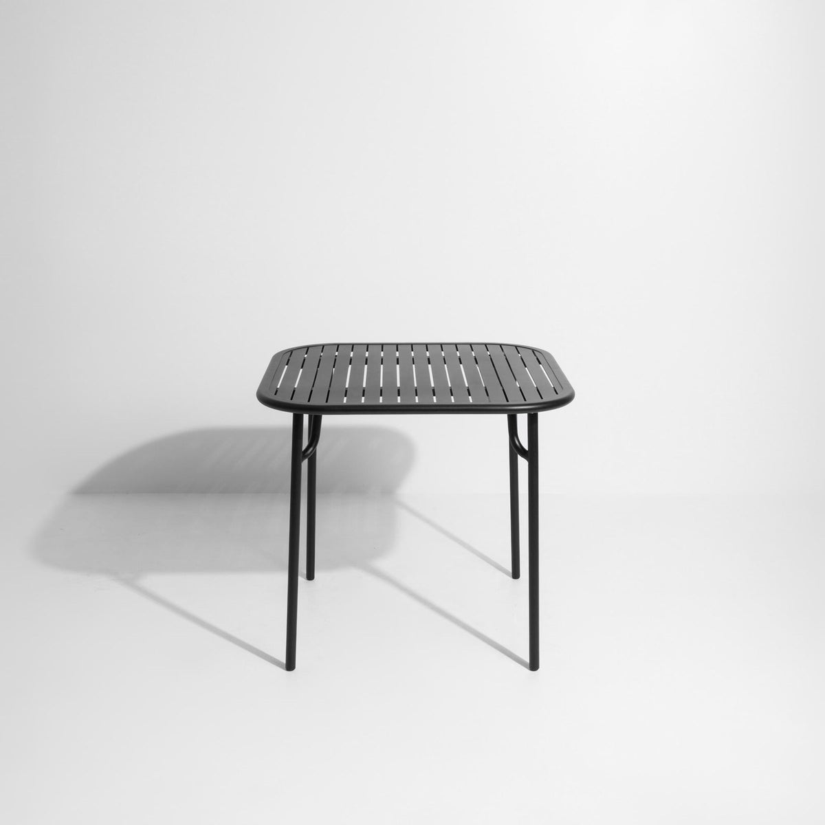 Week-End Coffee Table small in Black präsentiert im Onlineshop von KAQTU Design AG. Loungetisch ist von Petite Friture