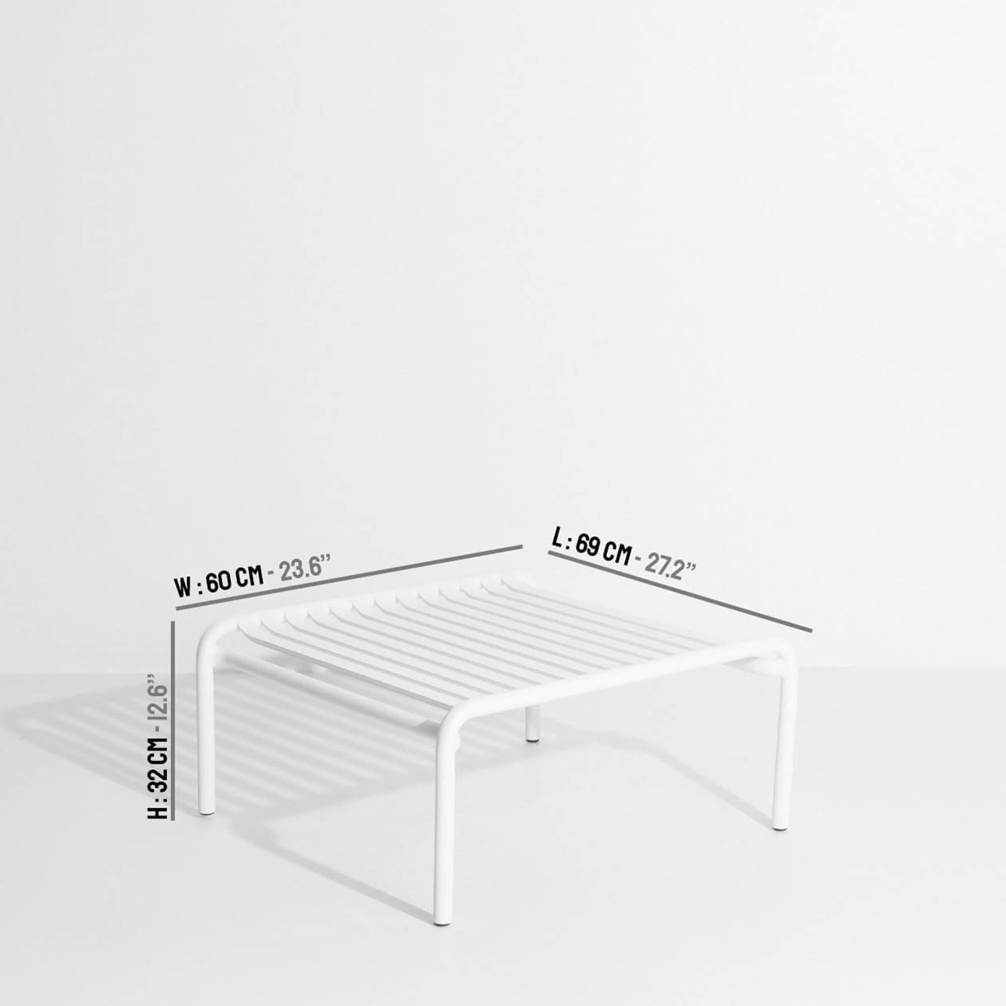 Kompakter Week-End Tisch: Design trifft Funktionalität im Freien.