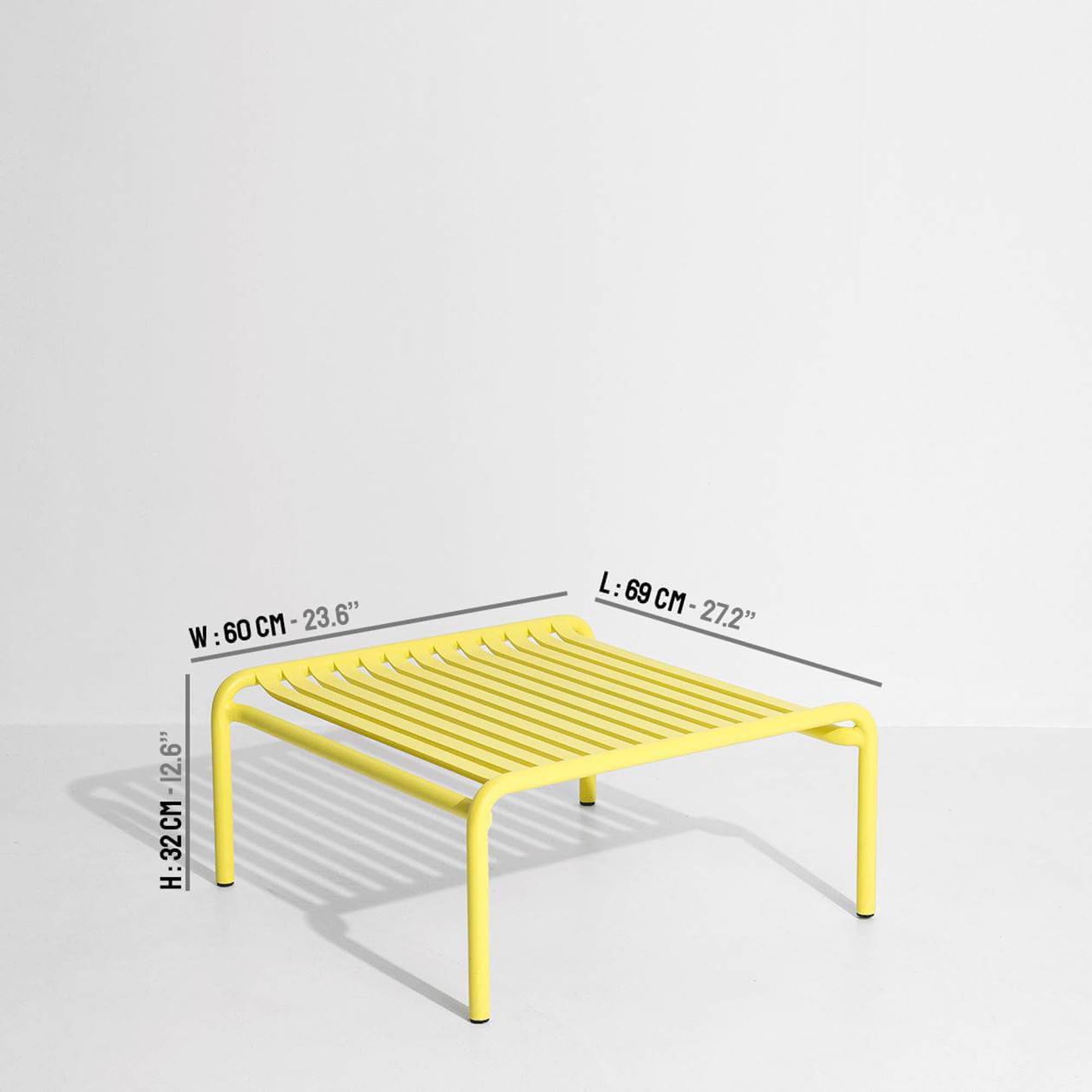 Kompakter Week-End Tisch: Stilvolles Design für Ihren Aussenbereich.