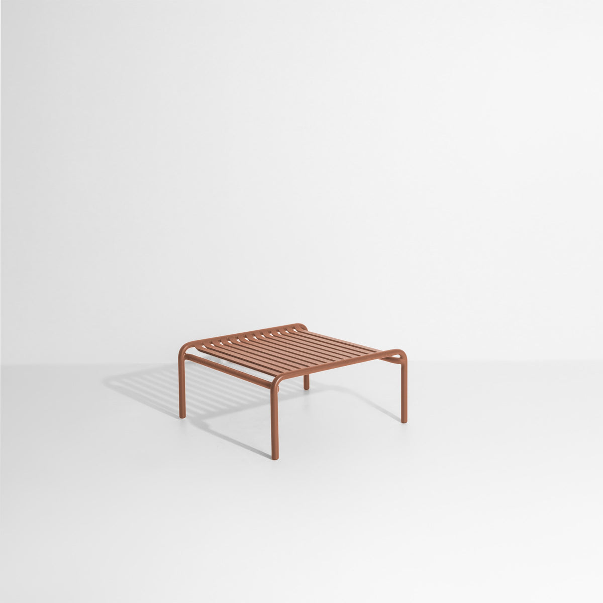 Week-End Coffee Table small in Terracotta präsentiert im Onlineshop von KAQTU Design AG. Loungetisch ist von Petite Friture