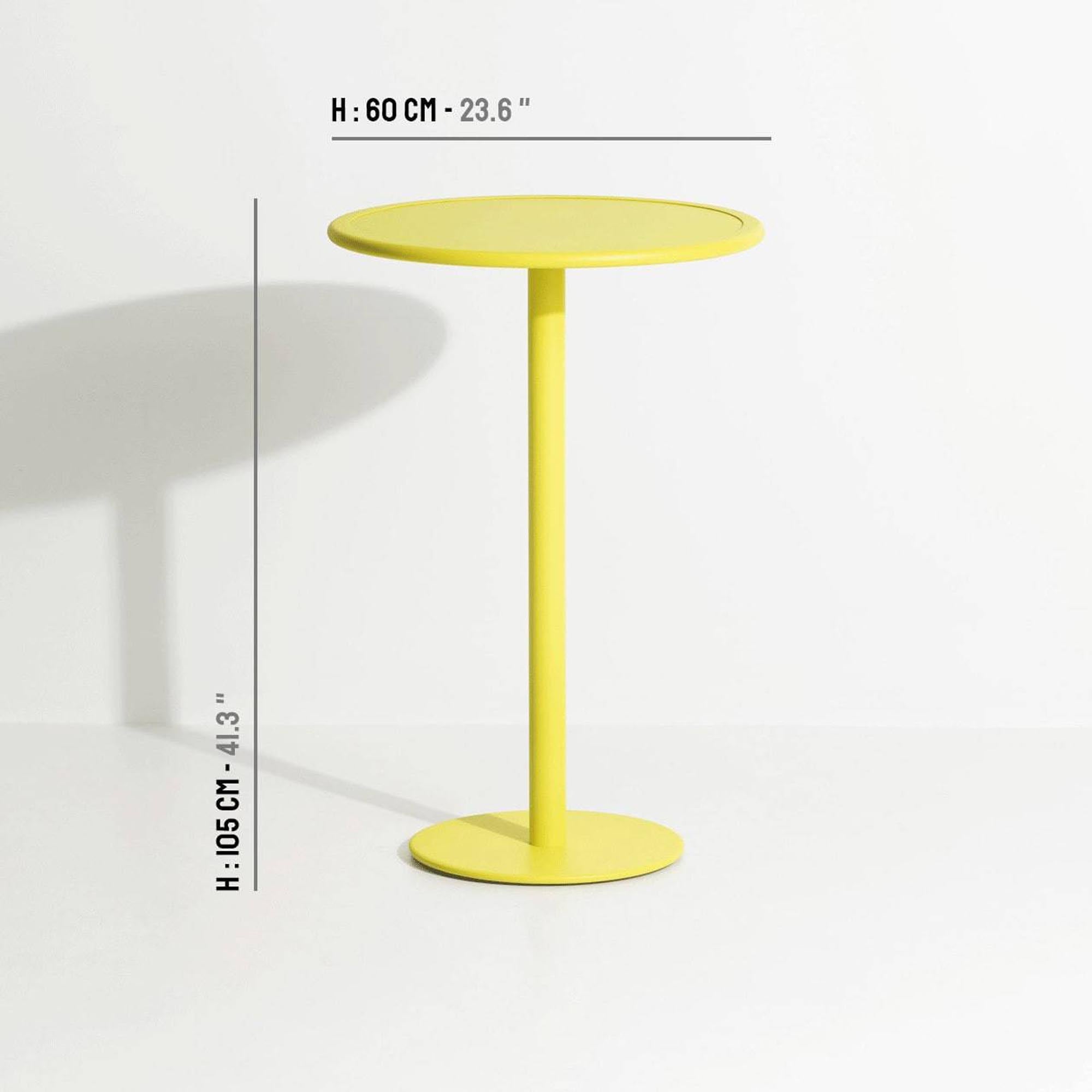 Der Week-End Bartisch von Petite Friture ist ein eleganter, runder Tisch, ideal für moderne Räume und stilvolle Zusammenkünfte.