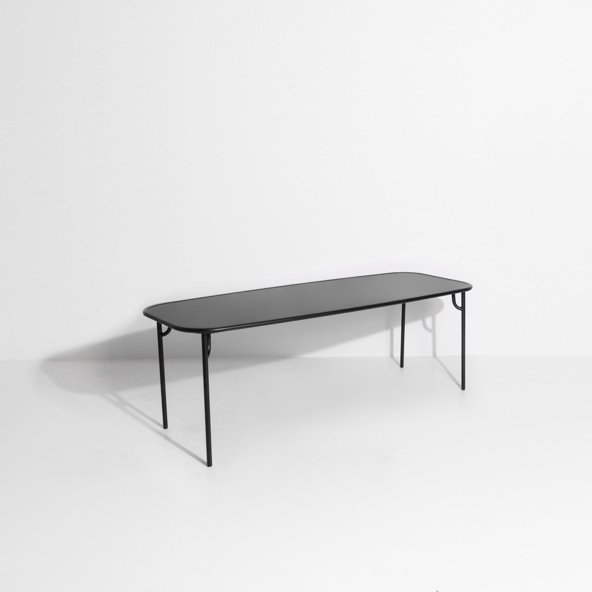 Week-End Tisch Large in Black präsentiert im Onlineshop von KAQTU Design AG. Gartentisch ist von Petite Friture