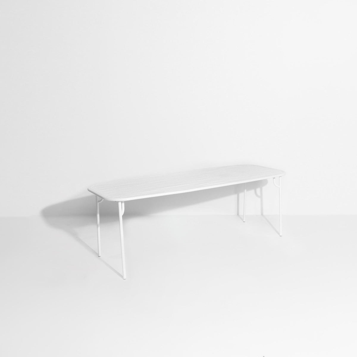 Week-End Tisch Large in White präsentiert im Onlineshop von KAQTU Design AG. Gartentisch ist von Petite Friture
