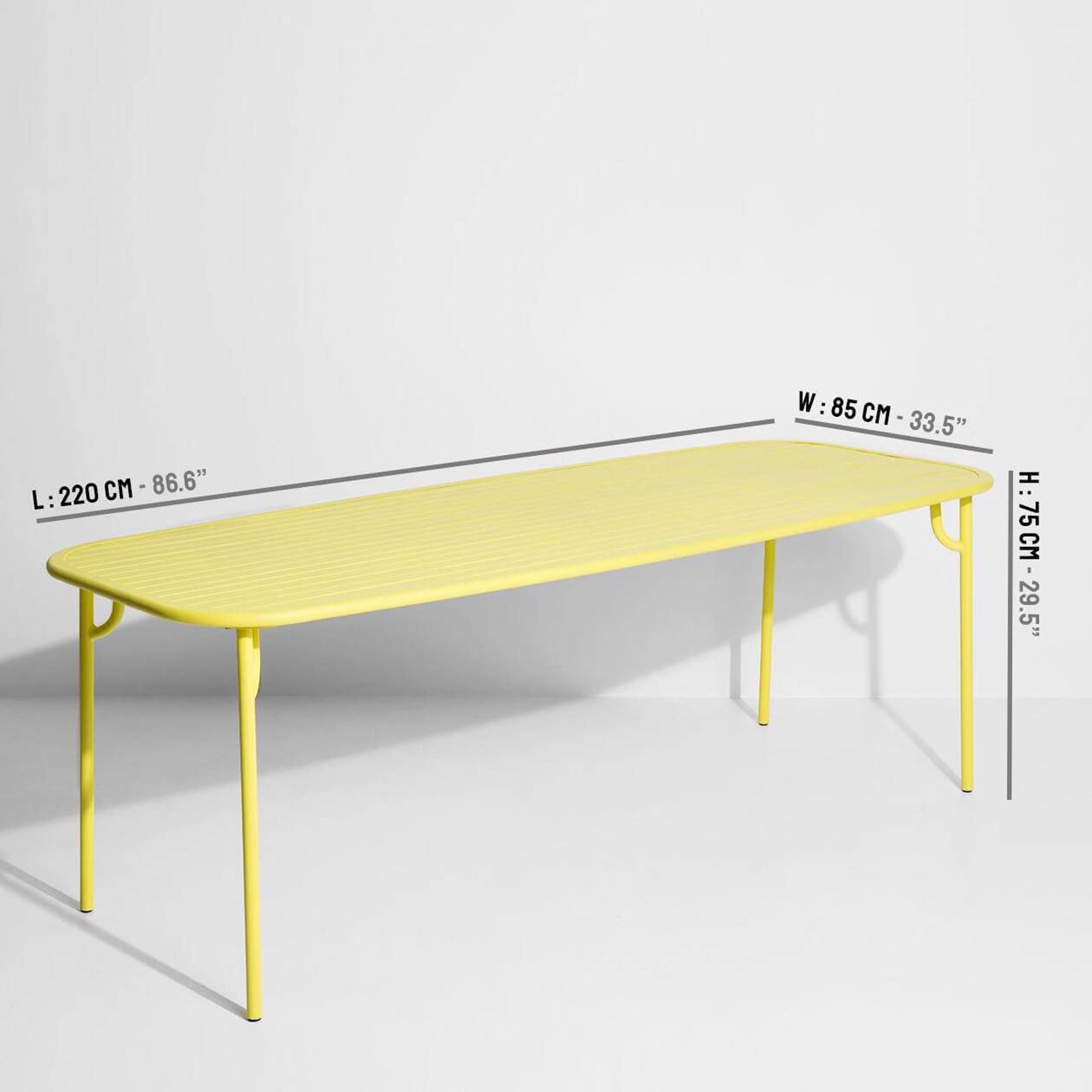 Grosser Week-End Tisch von Petite Friture für stilvolle Terrassen.