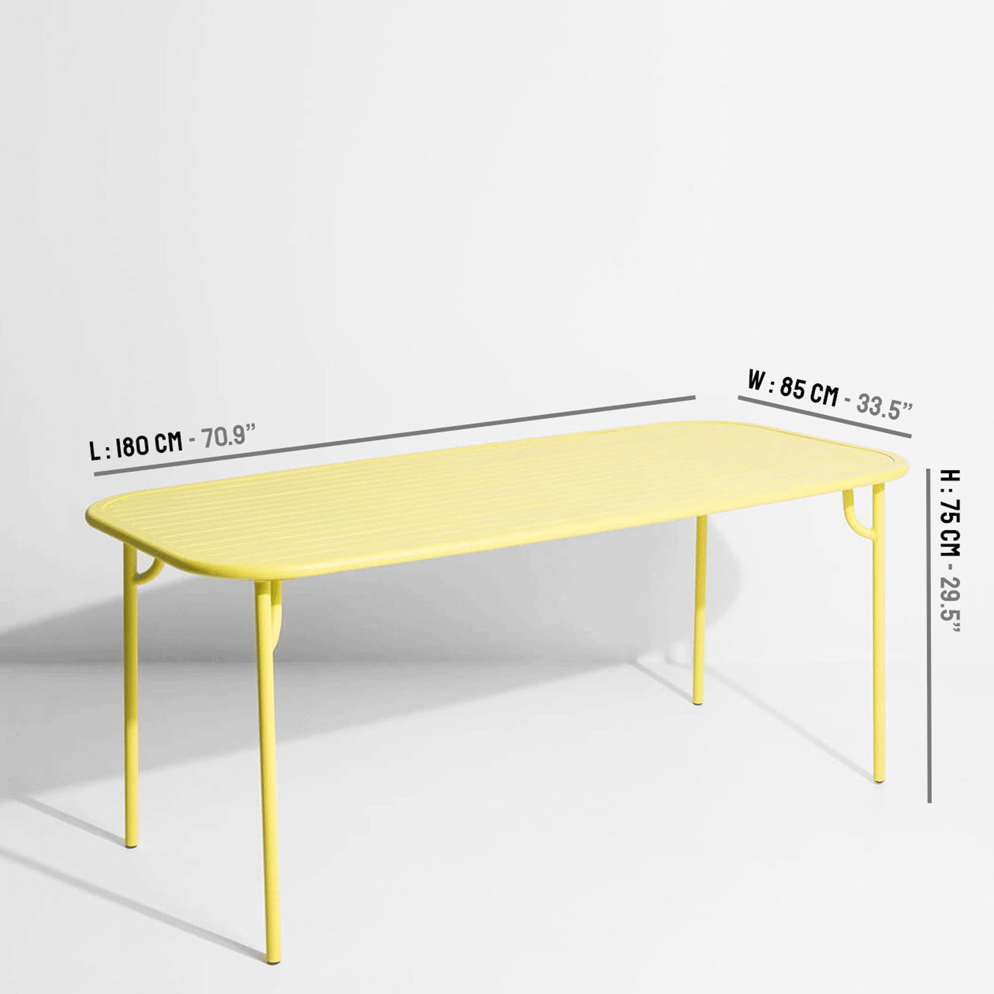 Moderner Week-End Tisch Medium von Petite Friture für stilvolle Räume.