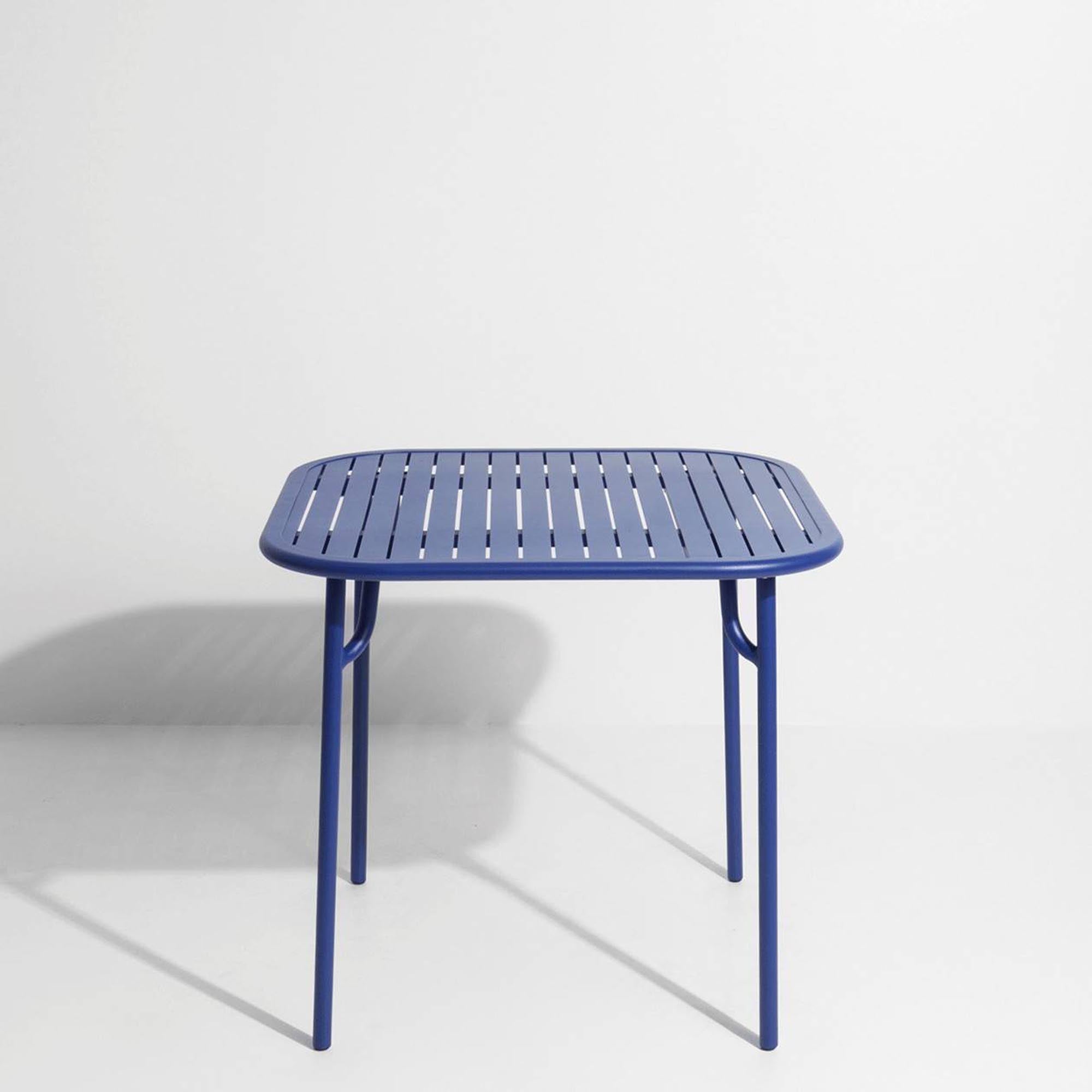 Kompakter Week-End Tisch Small: Modernes Design für Ihren Aussenbereich.