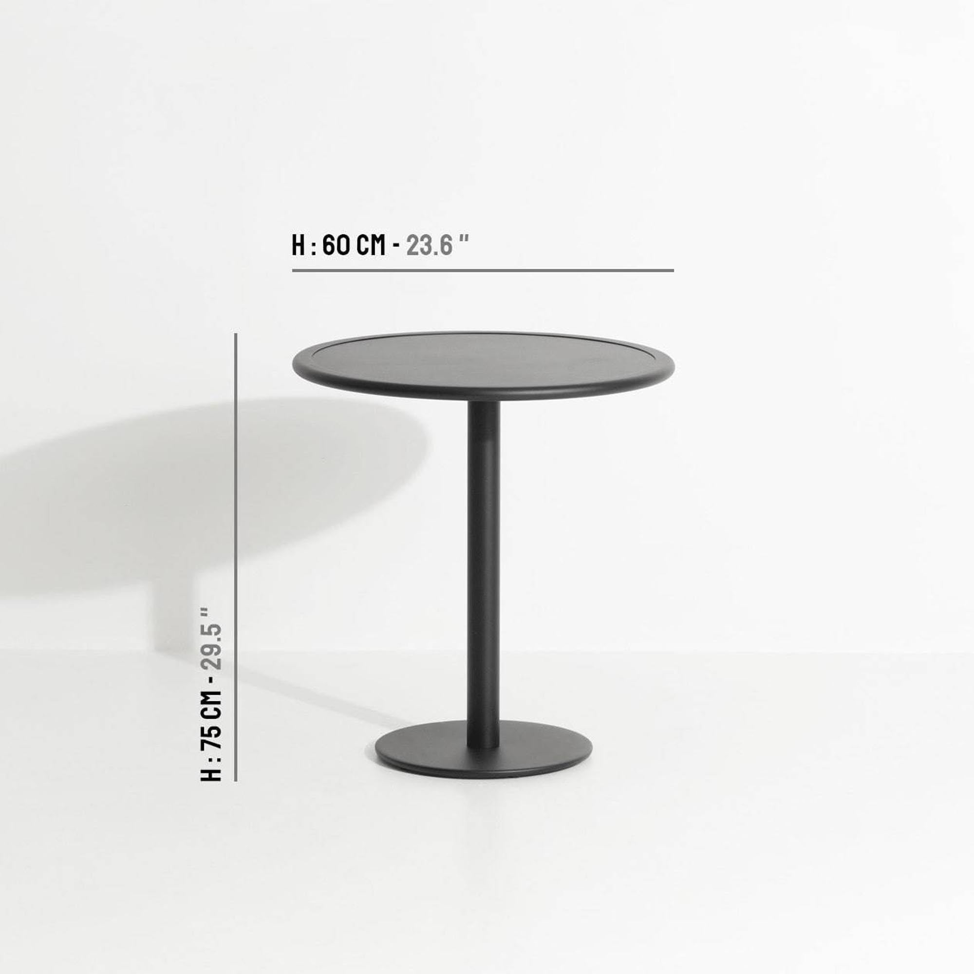 Eleganter runder Gartentisch Week-End von Petite Friture, ideal für gesellige Stunden im Freien. Witterungsbeständig und vielseitig.