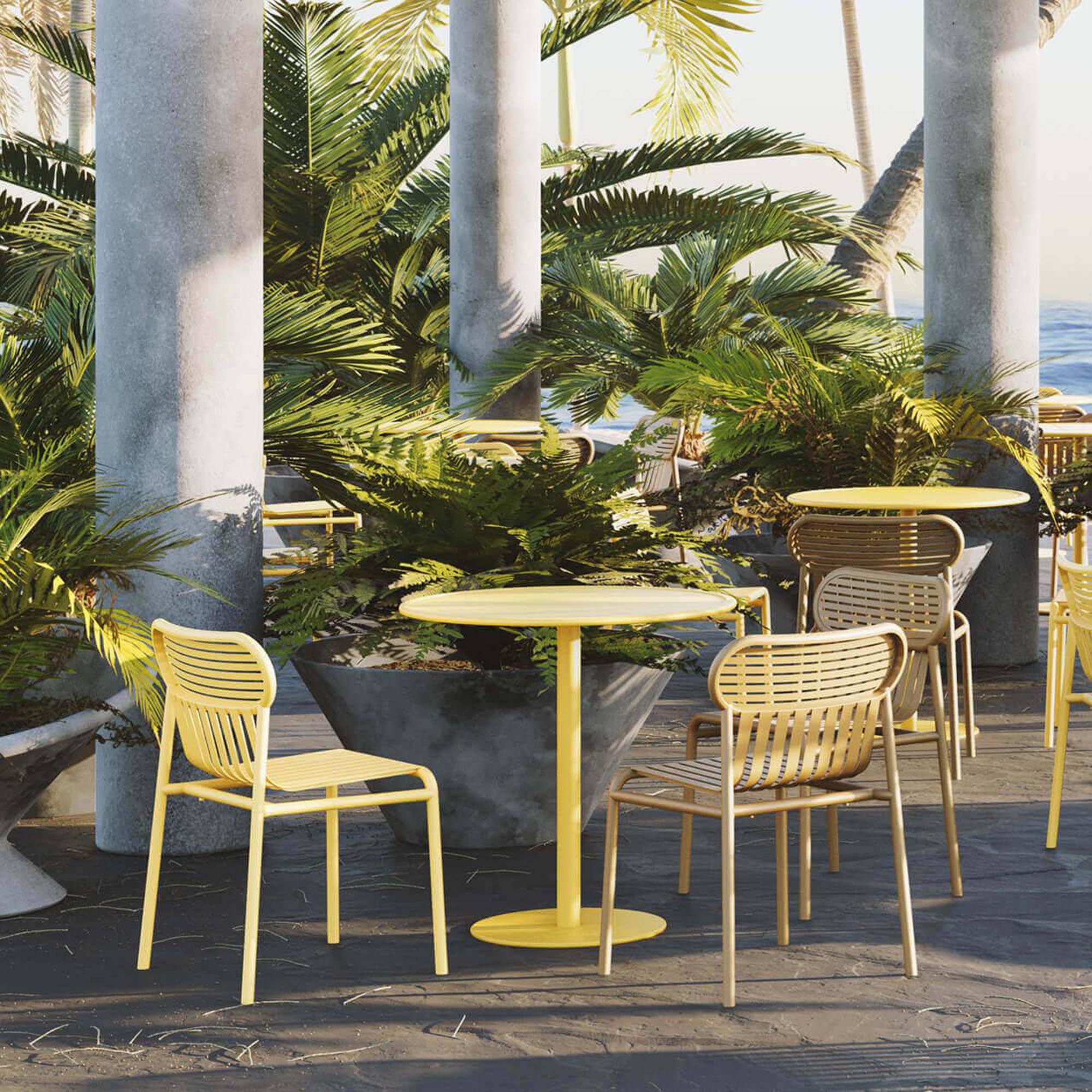 Der stilvolle runde Week-End Dining Table von Petite Friture vereint modernes Design und Funktionalität für Ihr Zuhause.