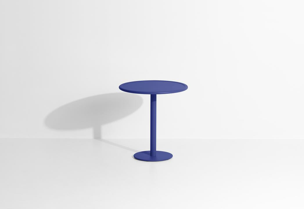 Week-End Dining Table rund in Blue präsentiert im Onlineshop von KAQTU Design AG. Gartentisch ist von Petite Friture