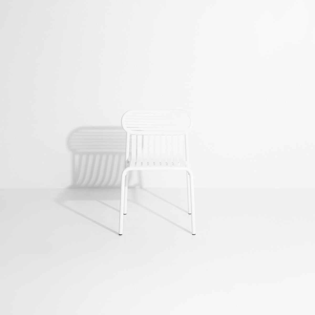 Week-End Gartenstuhl in White präsentiert im Onlineshop von KAQTU Design AG. Gartenstuhl ist von Petite Friture