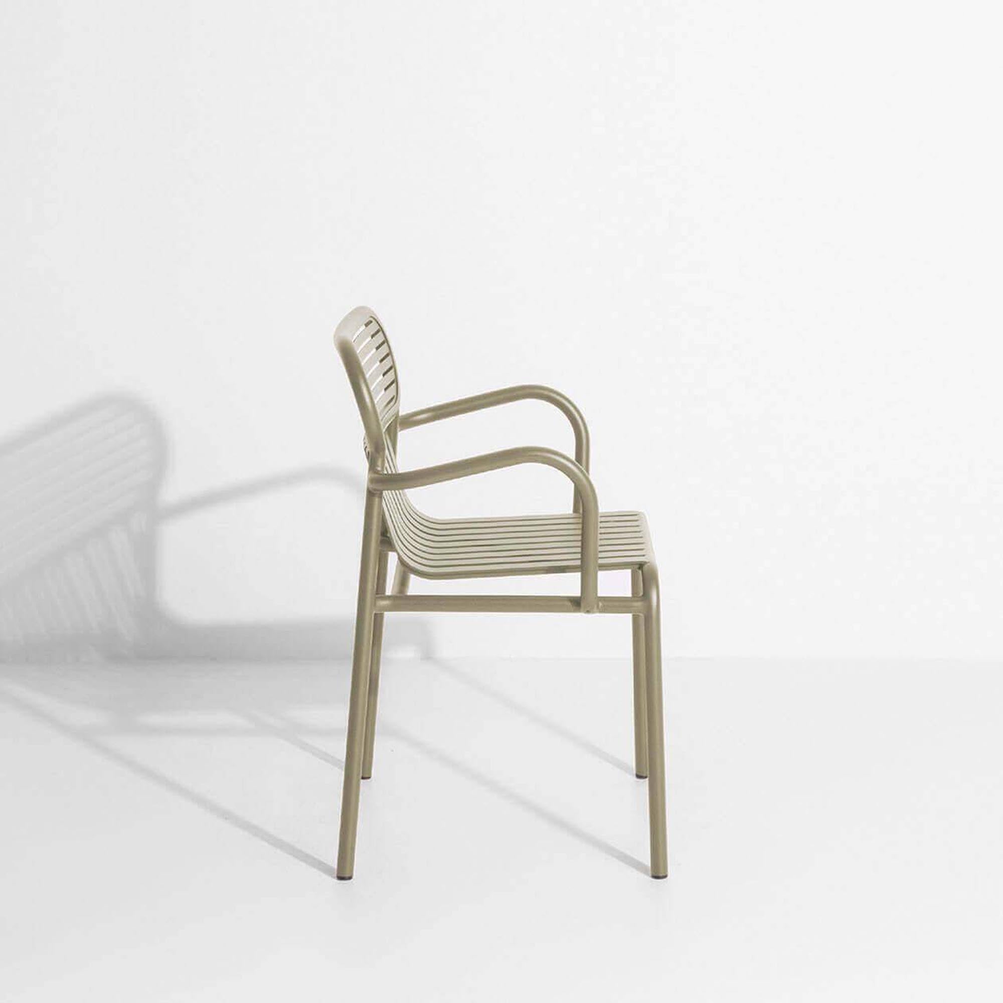 Stilvoller Week-End Gartenstuhl mit Armlehnen von Petite Friture.