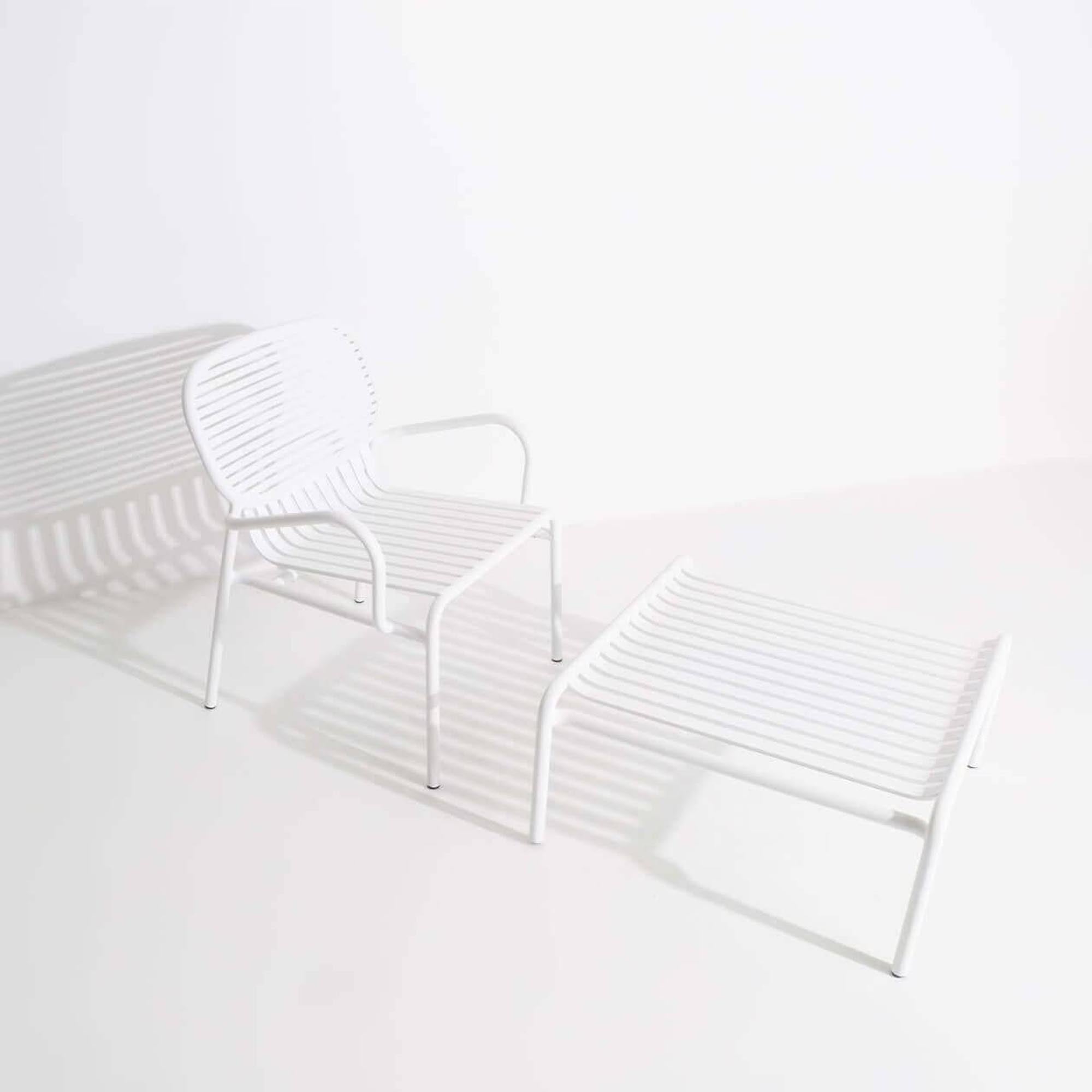 Stilvoller Week-End Lounger: Perfekte Entspannung im Freien.