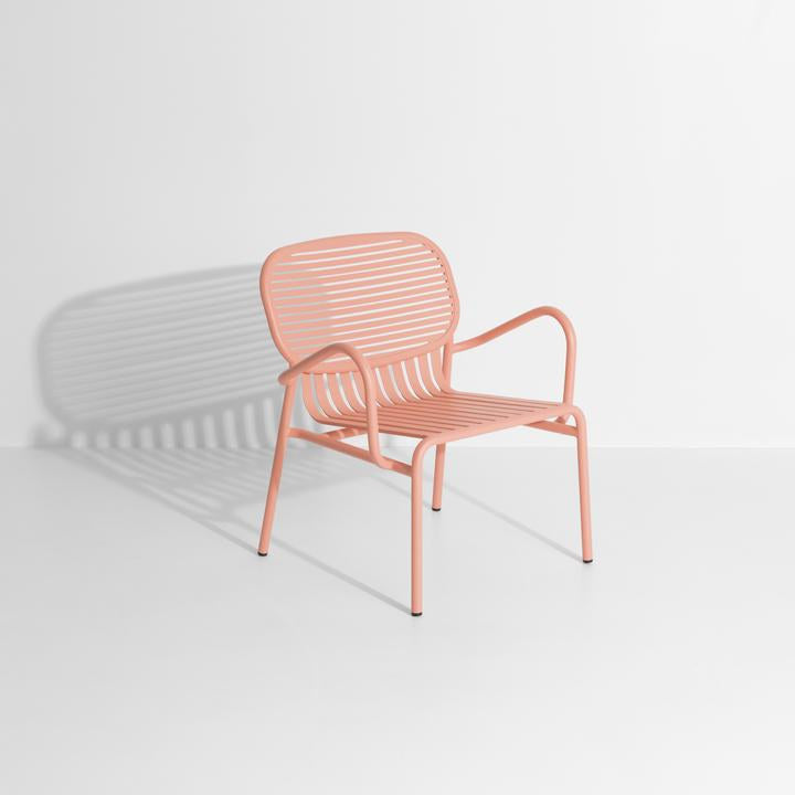 Week-End Garten Lounger in Terracotta präsentiert im Onlineshop von KAQTU Design AG. Outdoor-Sessel mit Armlehnen ist von Petite Friture
