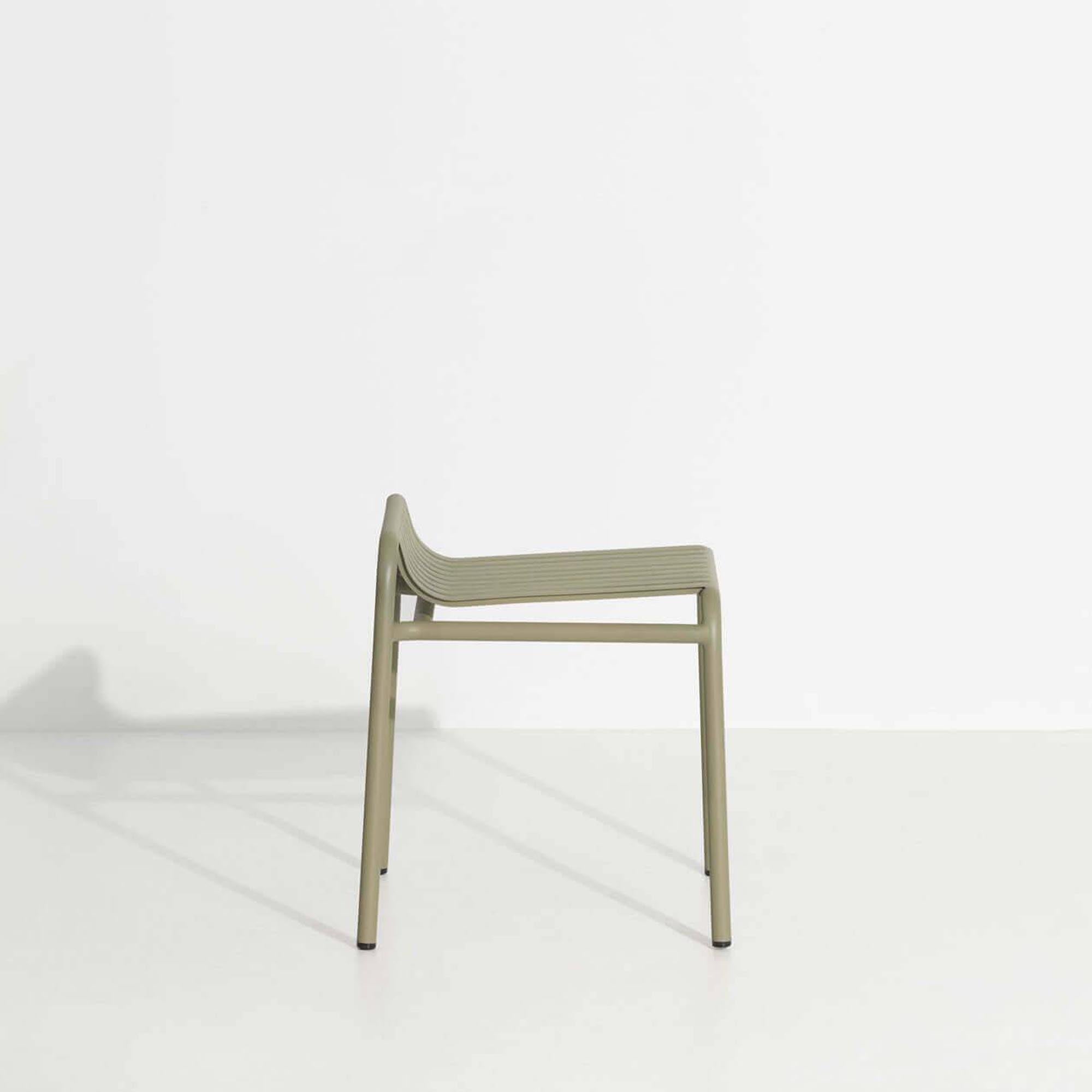 Eleganter Week-End Hocker: Perfekte Ergänzung für Ihren Garten.